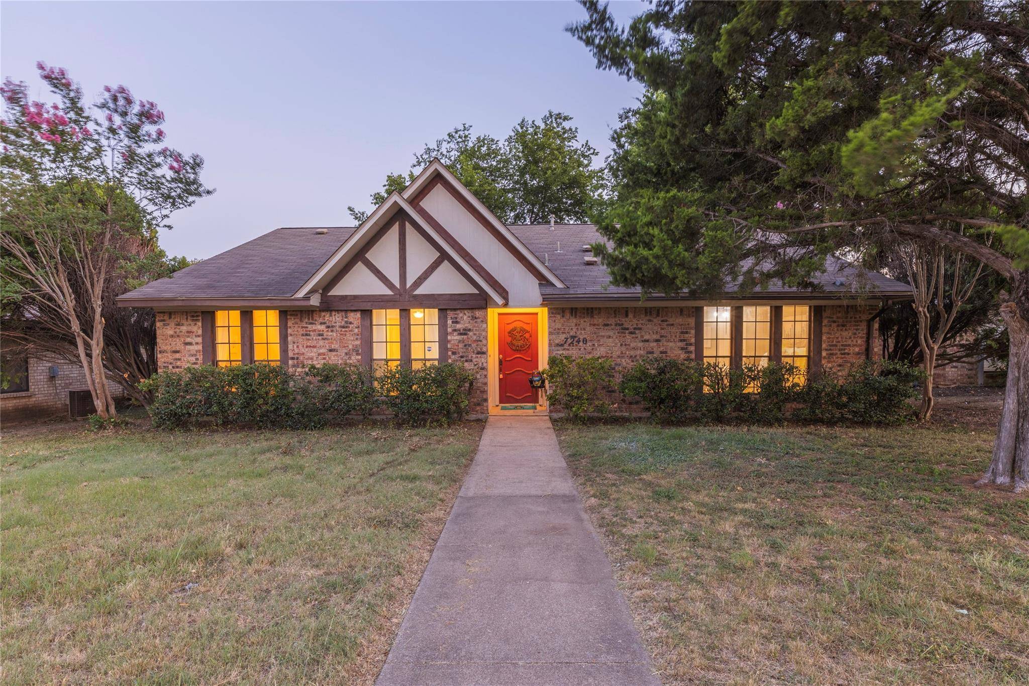 Dallas, TX 75249,7240 Bayberry Lane