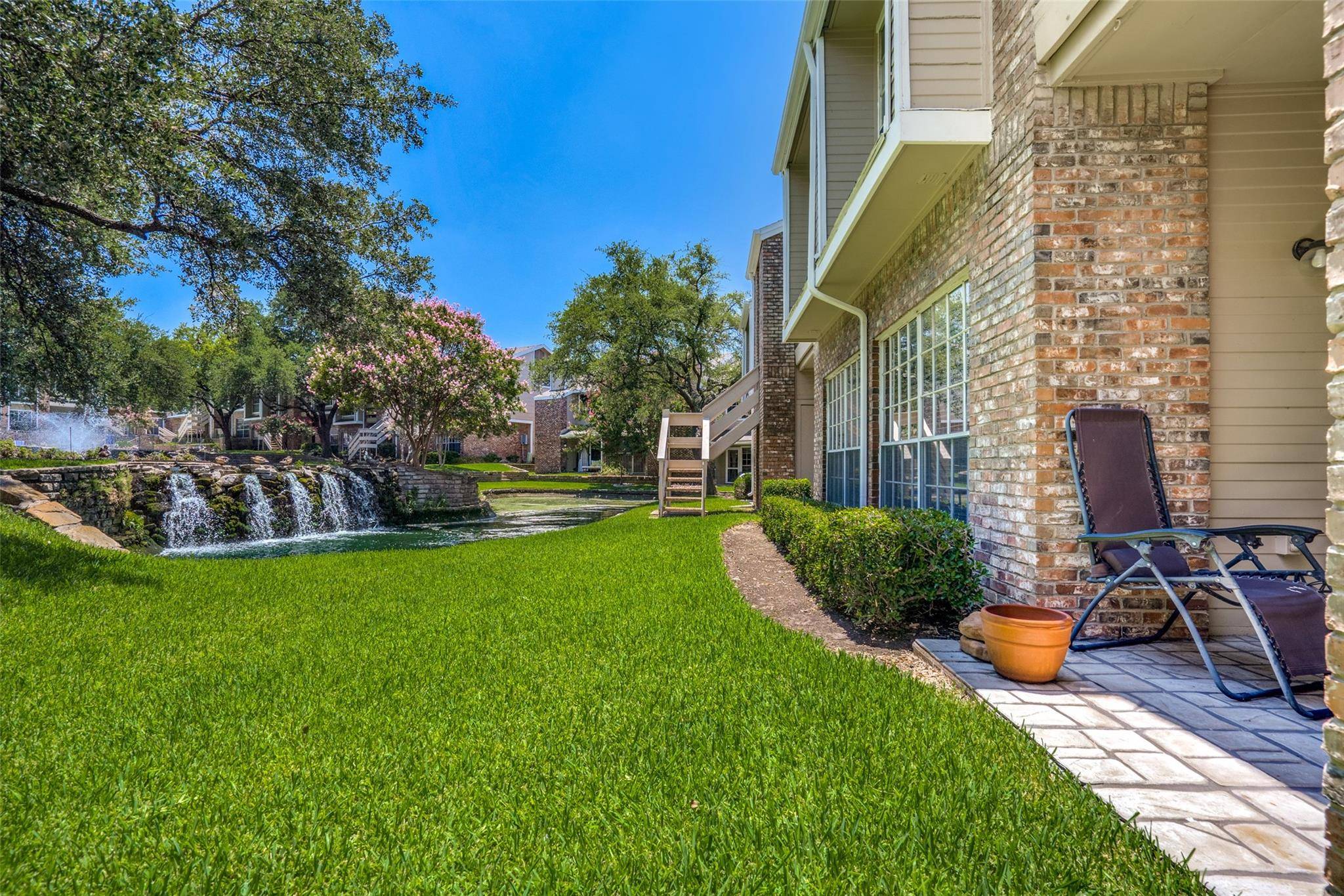 Carrollton, TX 75006,3550 Country Square Drive #407