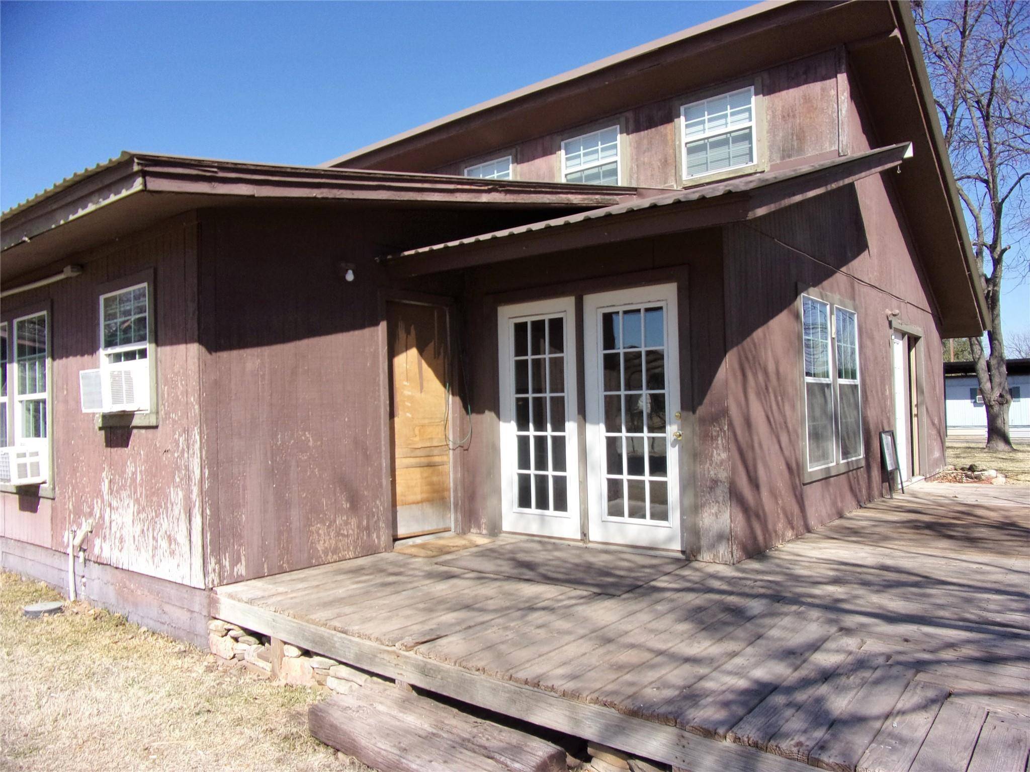 San Saba, TX 76877,602 S Fentress Street