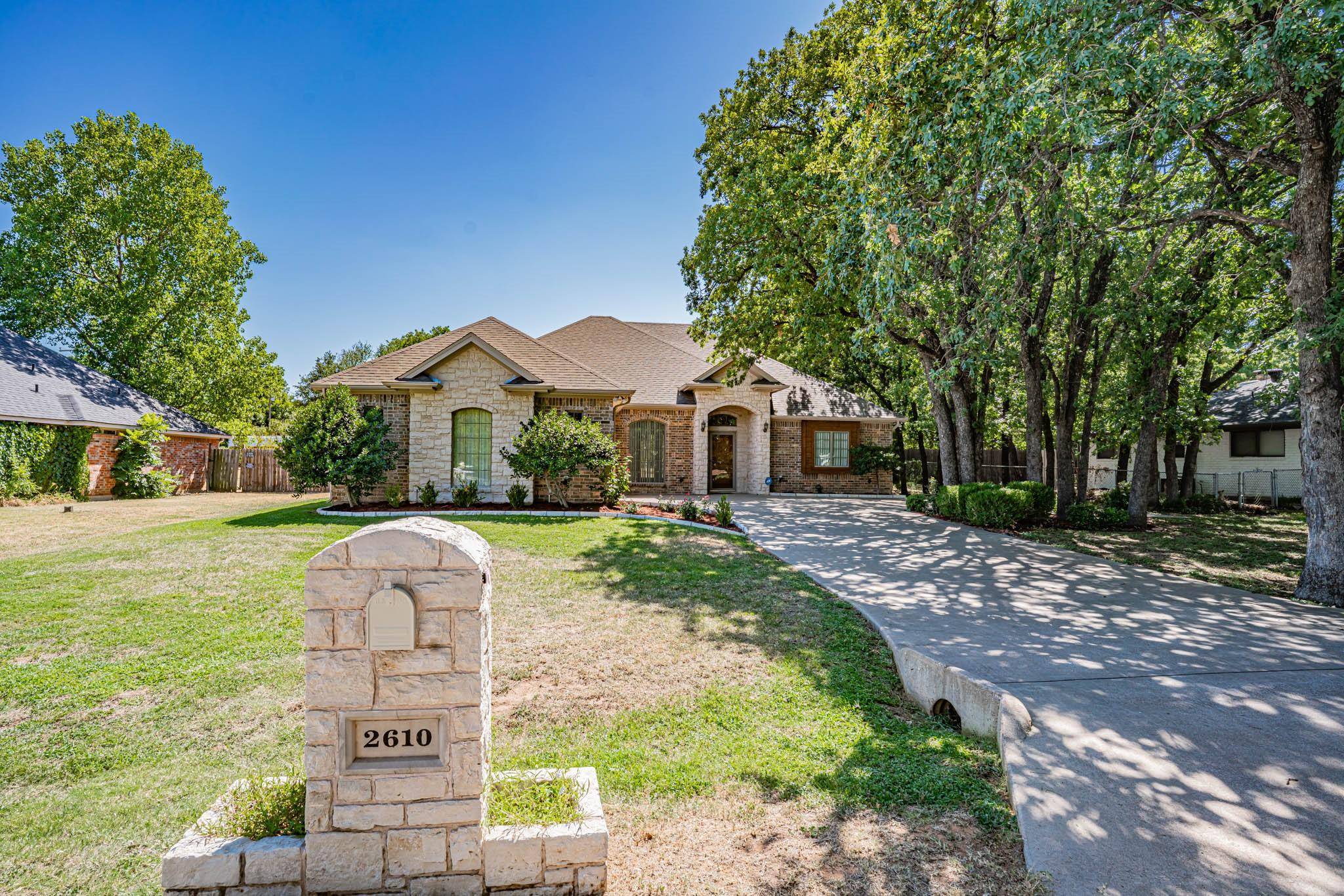 Granbury, TX 76049,2610 Royal Lane