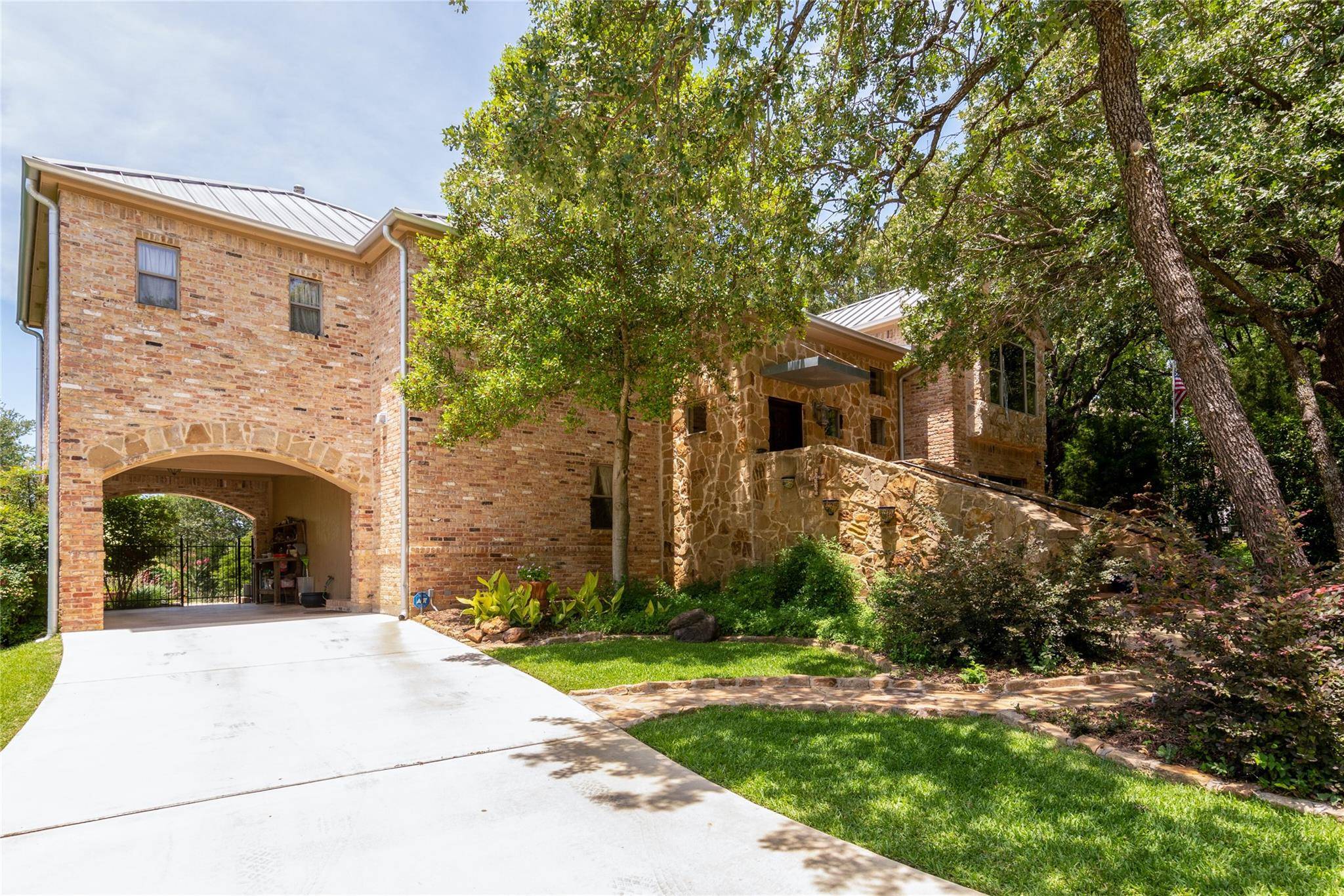 Grapevine, TX 76051,2907 Peninsula Drive