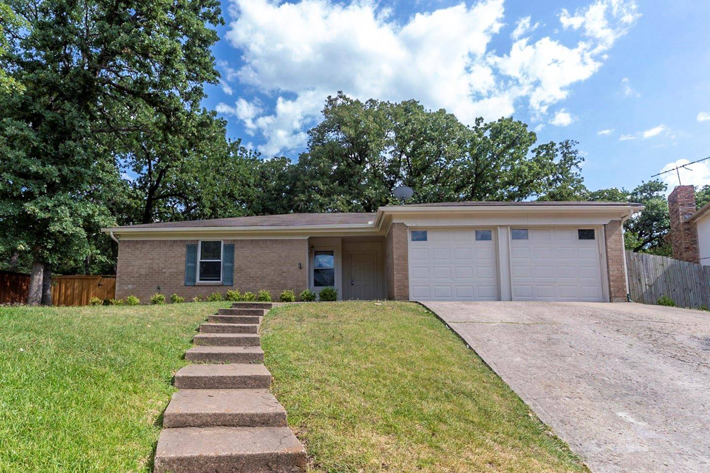 Arlington, TX 76017,4819 Crestmont Court