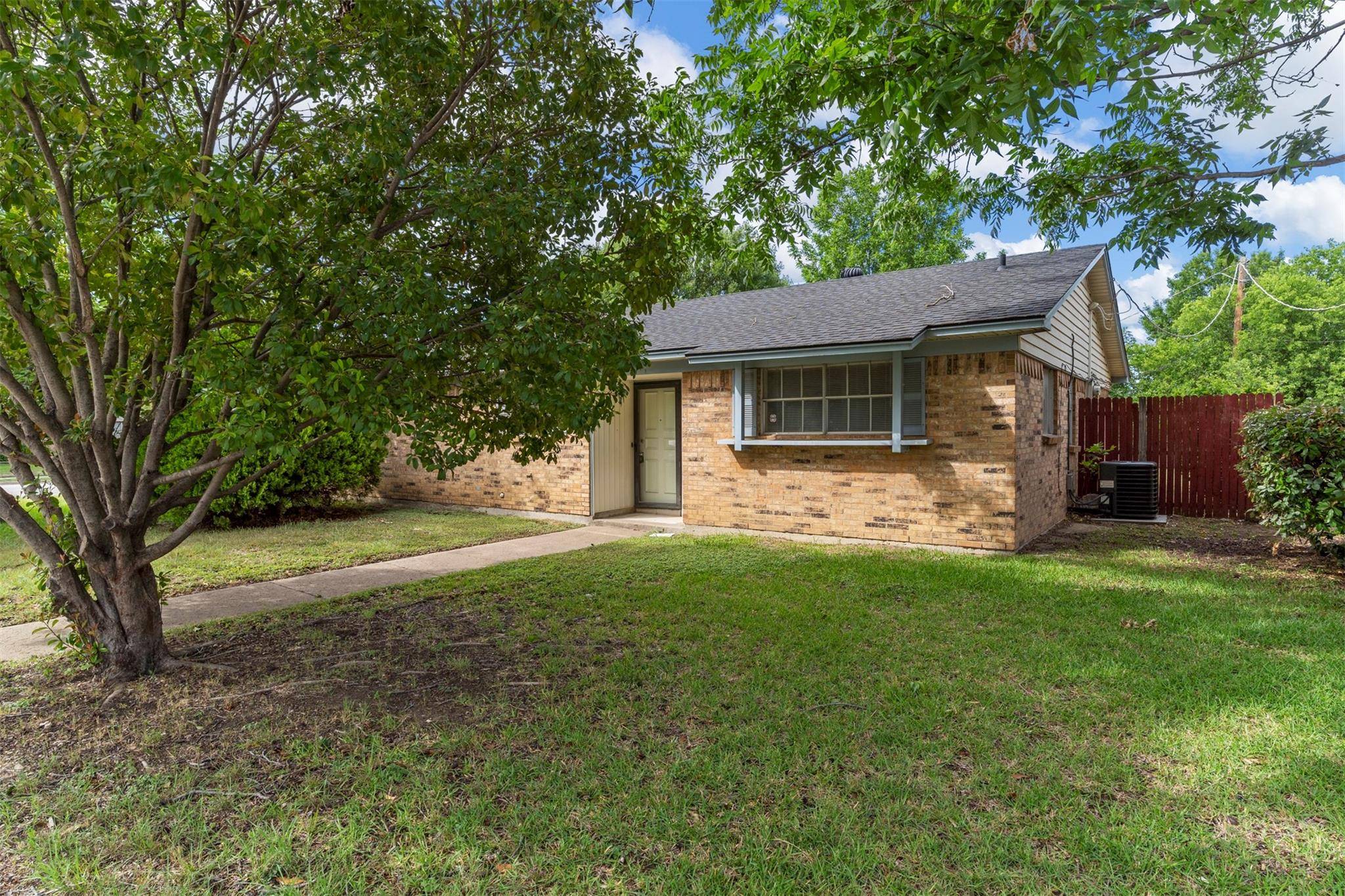 Burleson, TX 76028,348 Wintercrest Road