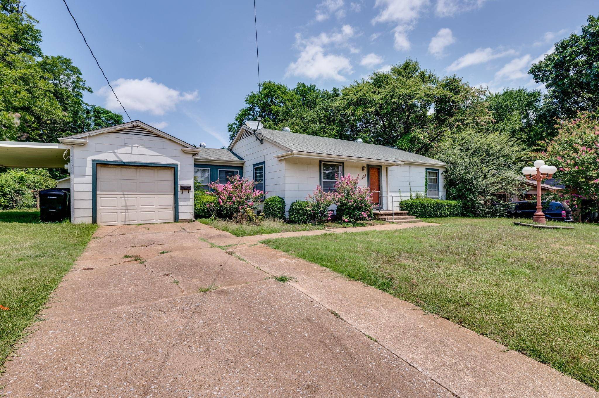 Denison, TX 75020,1127 W Bullock Street