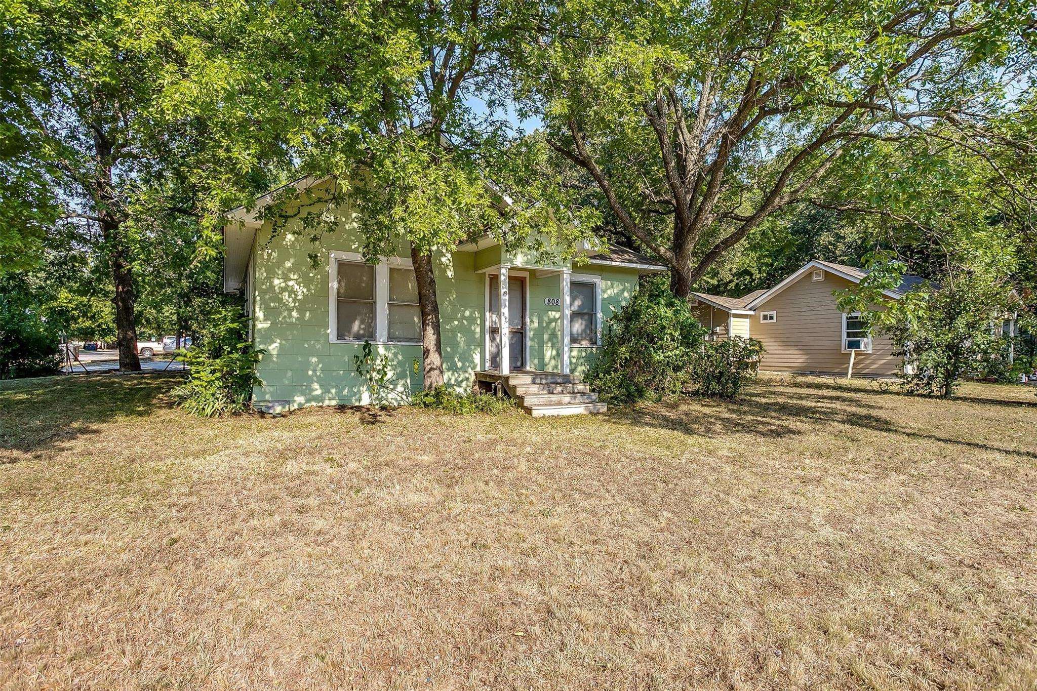 Cleburne, TX 76031,808 S Wilhite Street