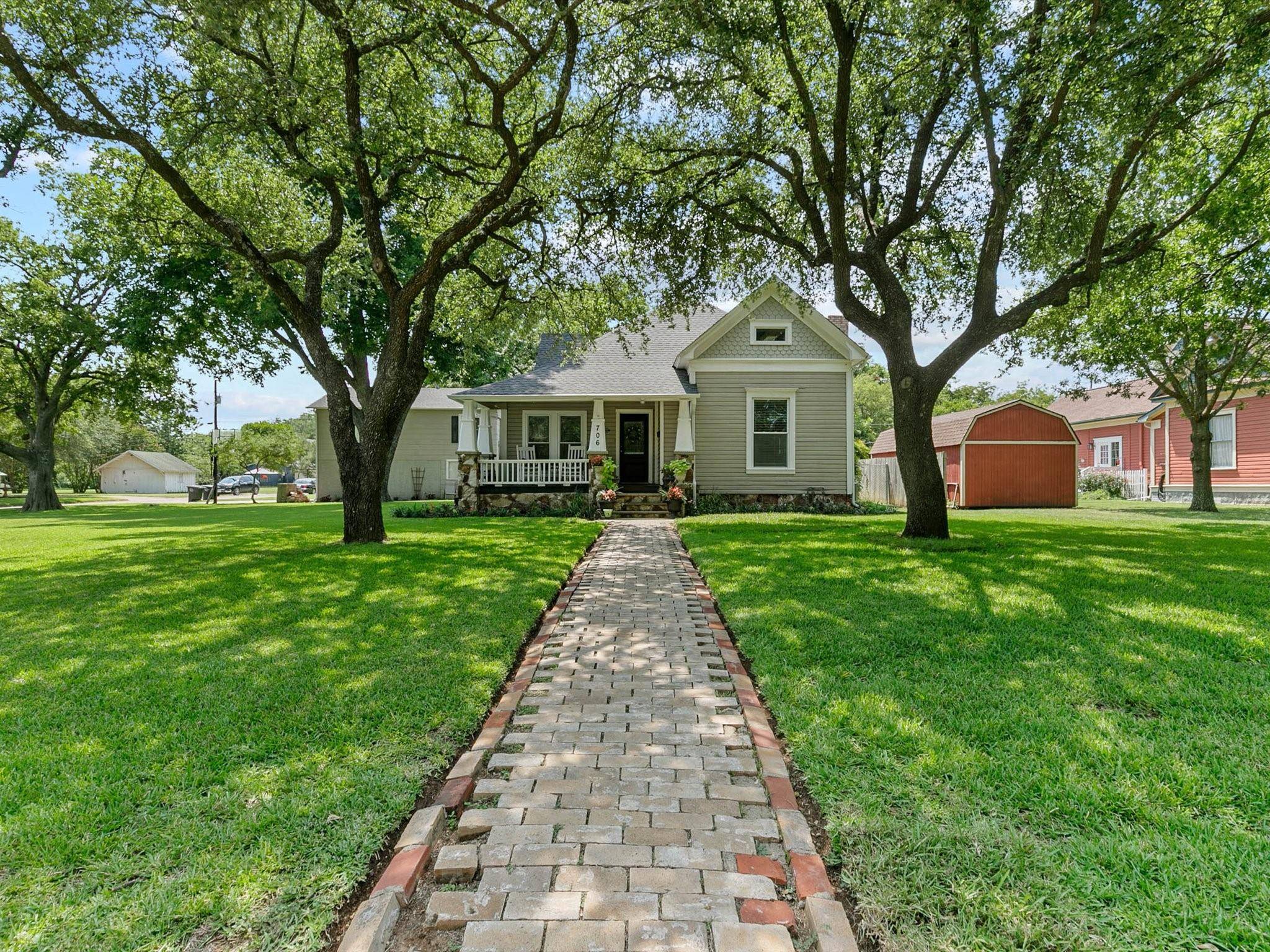 Cleburne, TX 76033,706 S Walnut Street