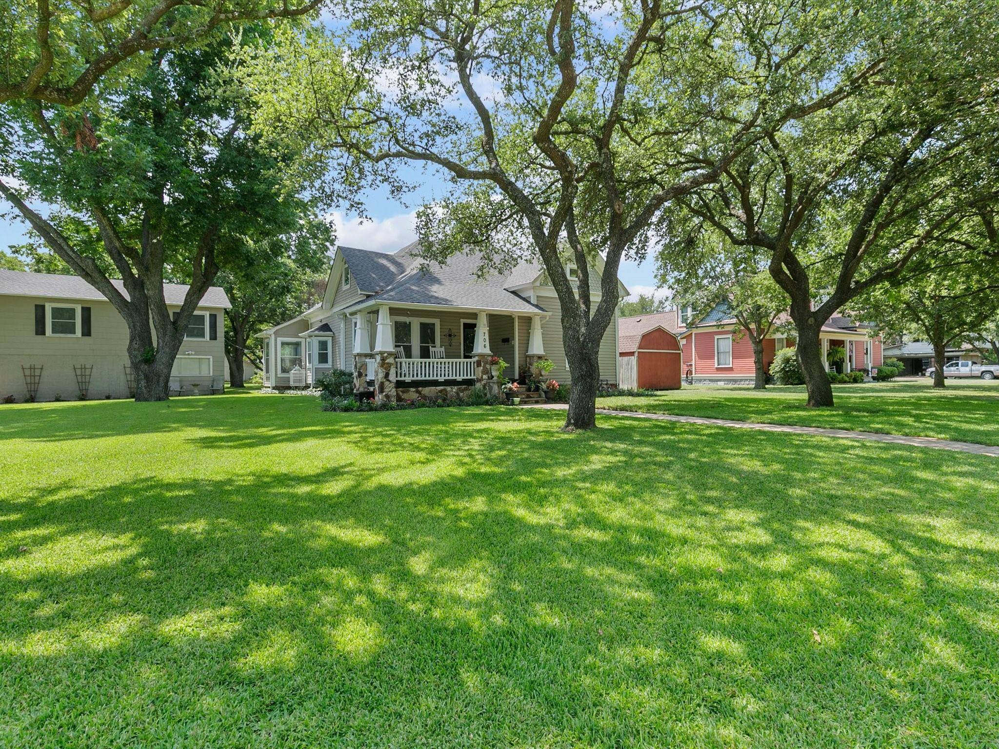 Cleburne, TX 76033,706 S Walnut Street