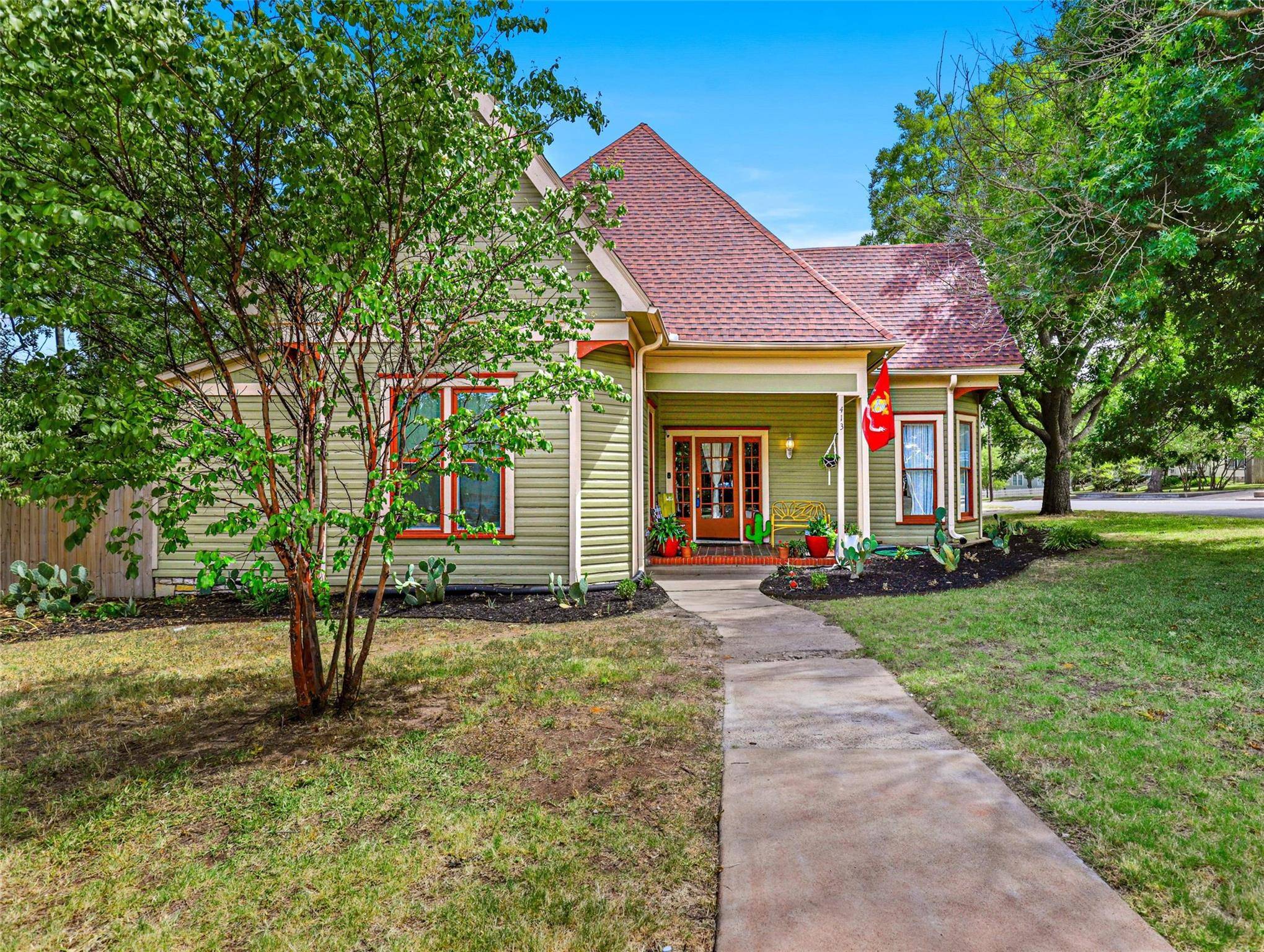 Weatherford, TX 76086,413 W Columbia Street