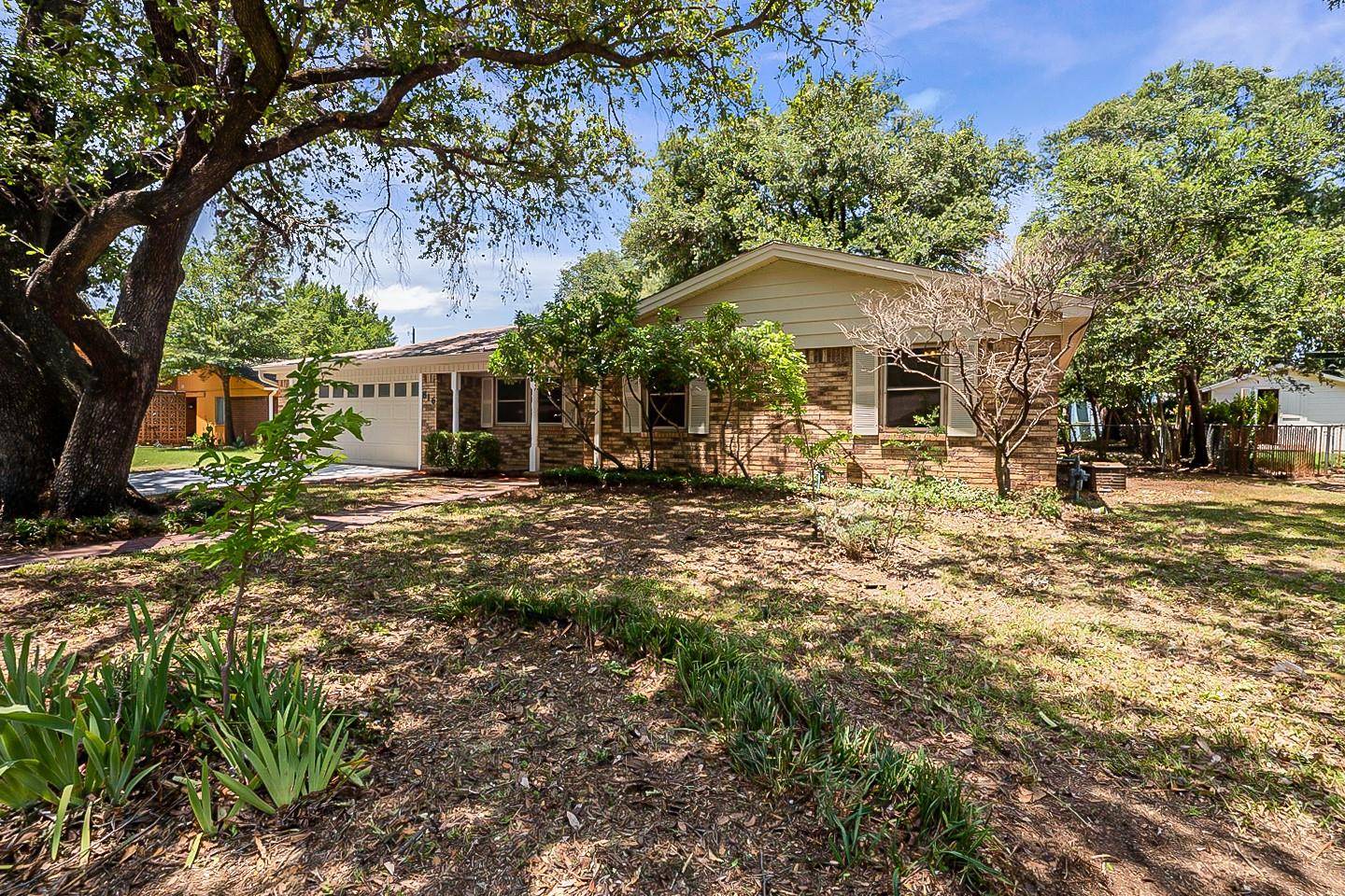 Hurst, TX 76053,816 Timberhill Drive