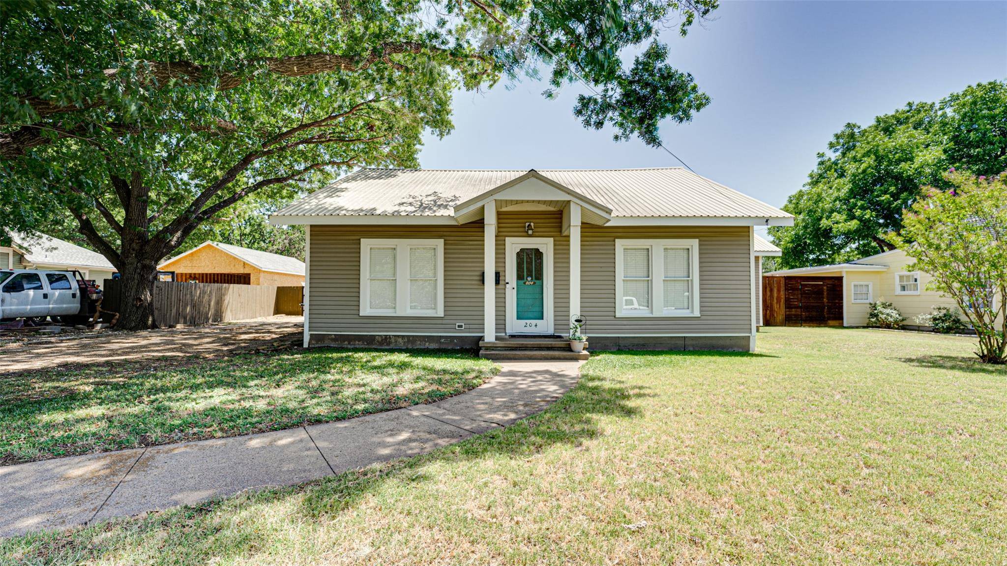 Waxahachie, TX 75165,204 Floyd Street