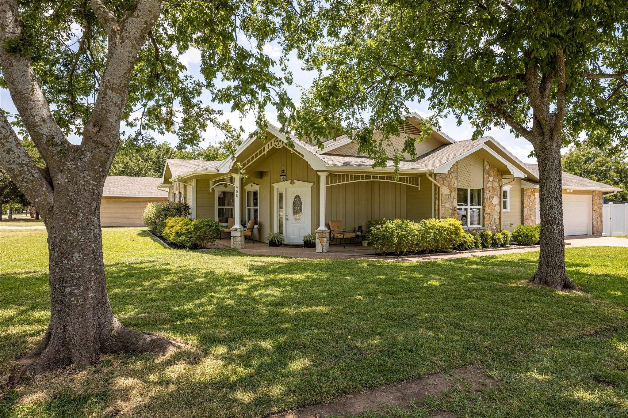 Tolar, TX 76476,508 Pine Lane