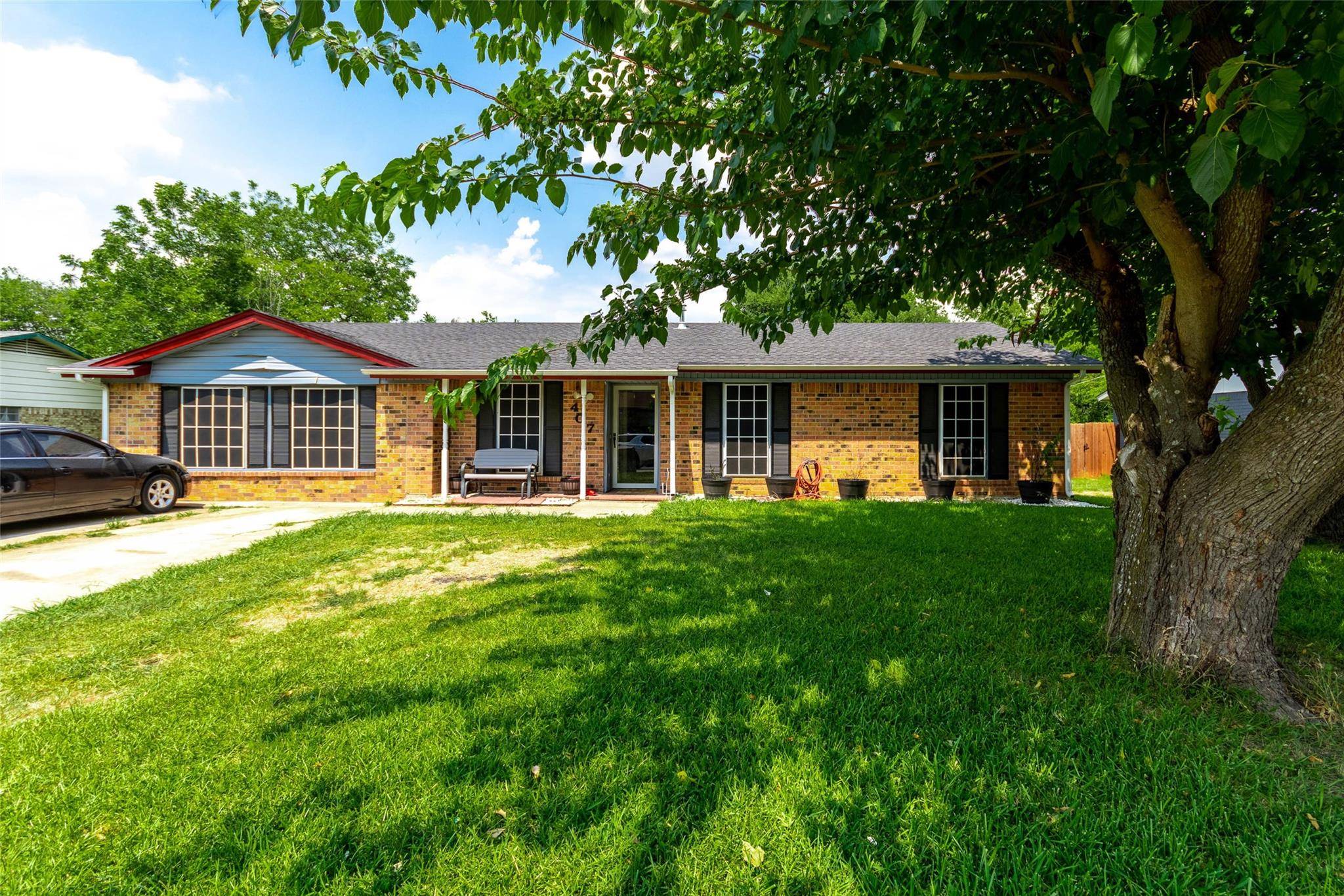 Mansfield, TX 76063,407 Live Oak Drive