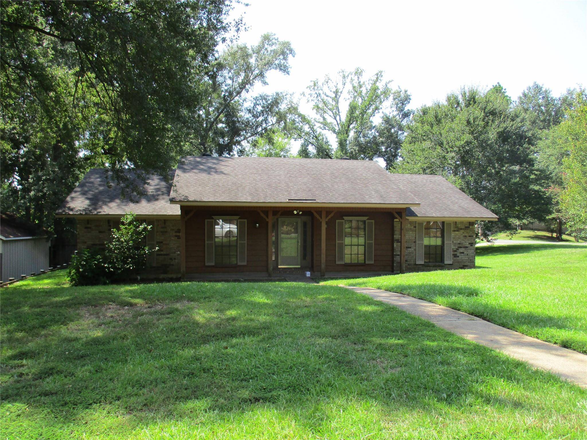 Haughton, LA 71037,8200 Heatherbrook Circle