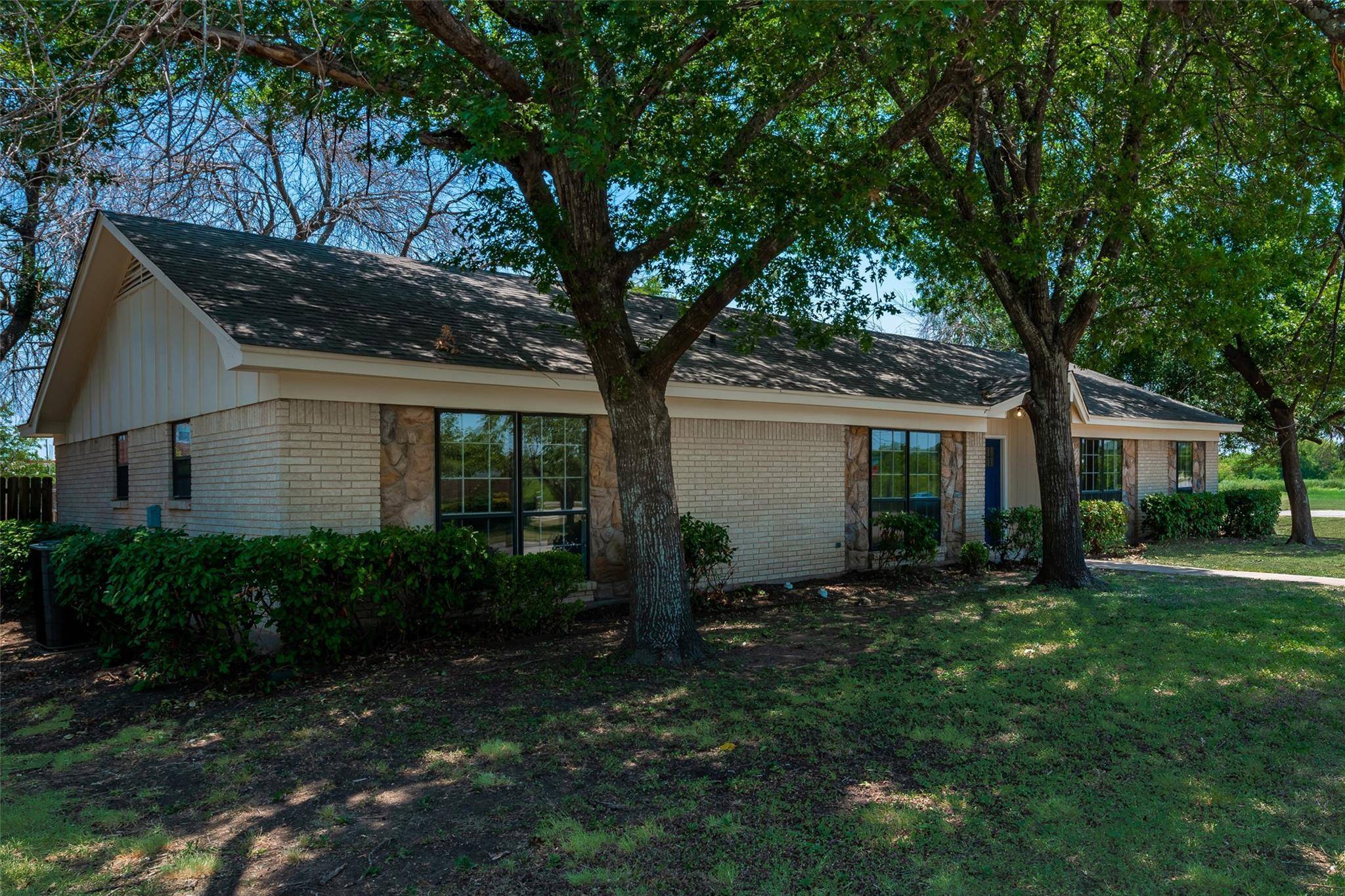 Hillsboro, TX 76645,100 Mockingbird Lane