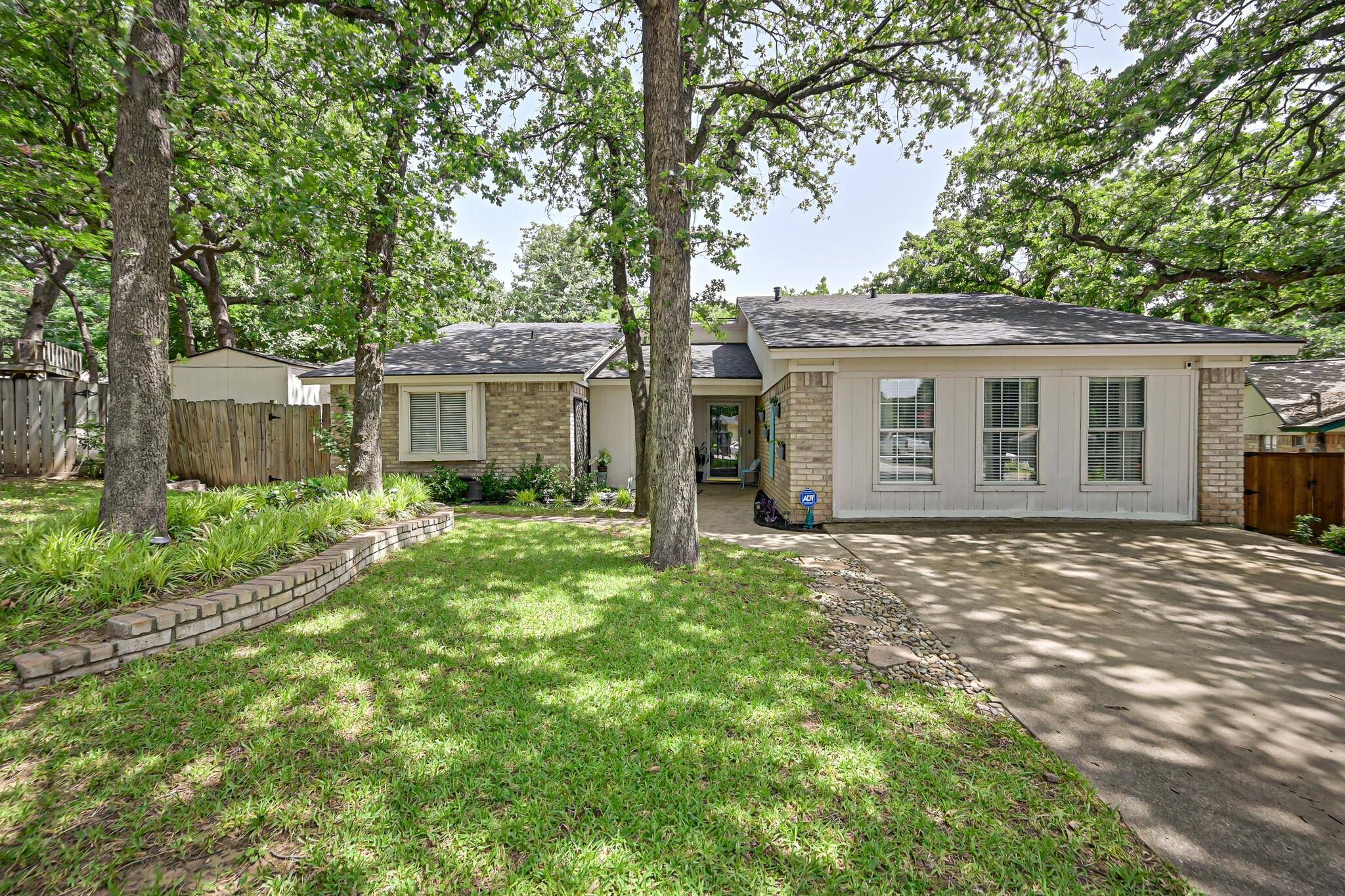 Arlington, TX 76016,4301 Mossridge Court