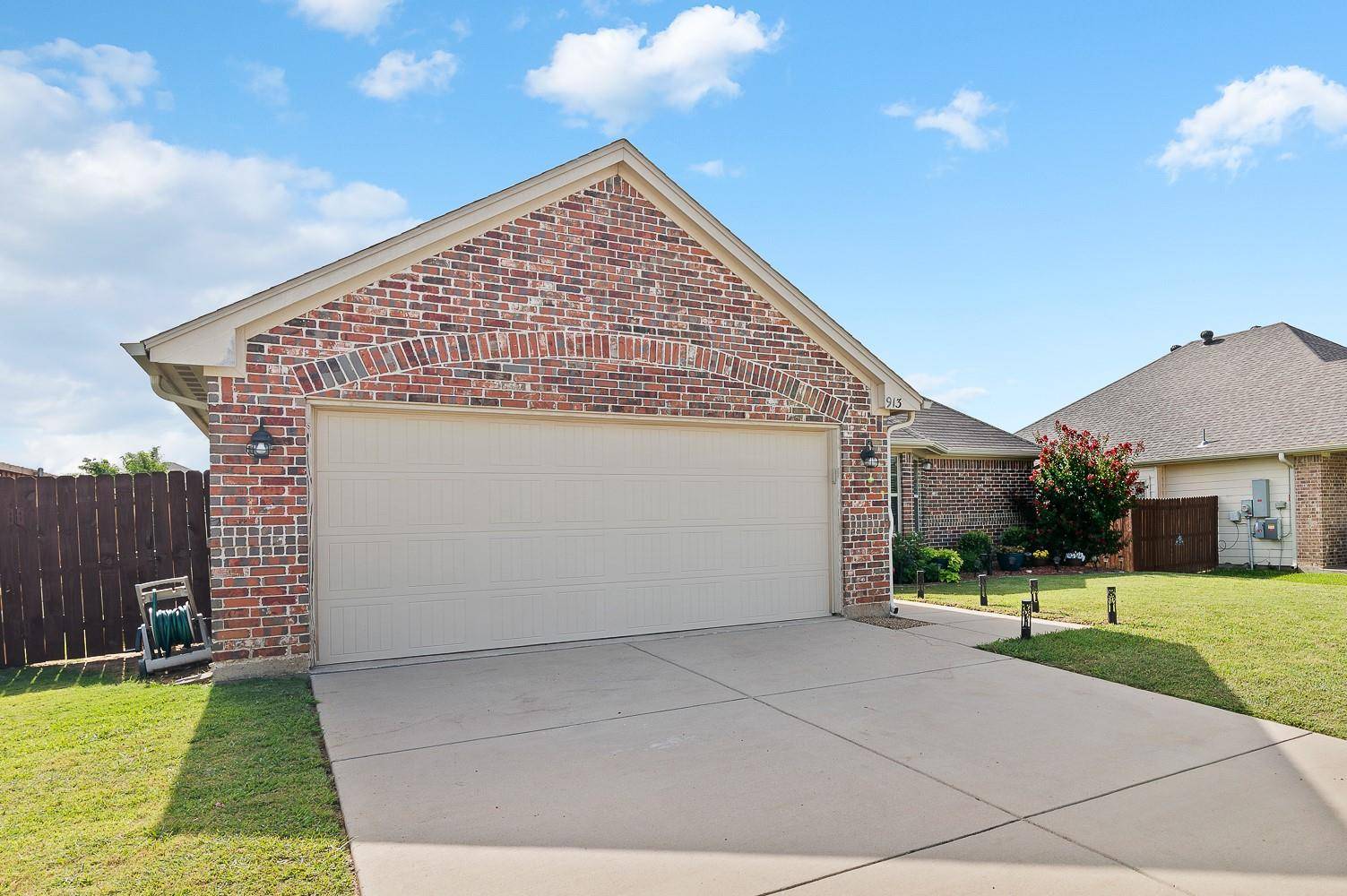 Aubrey, TX 76227,913 Glenview Drive