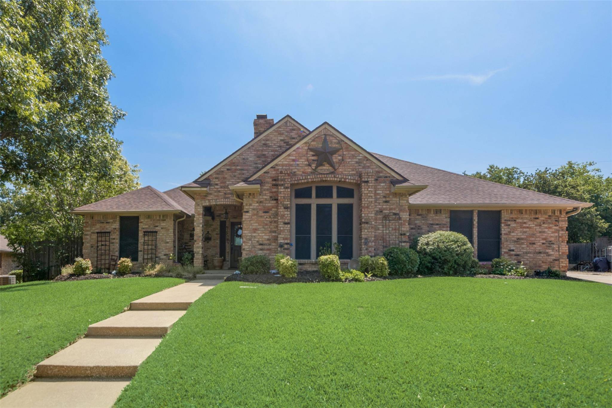 Euless, TX 76039,800 Forestcrest Court