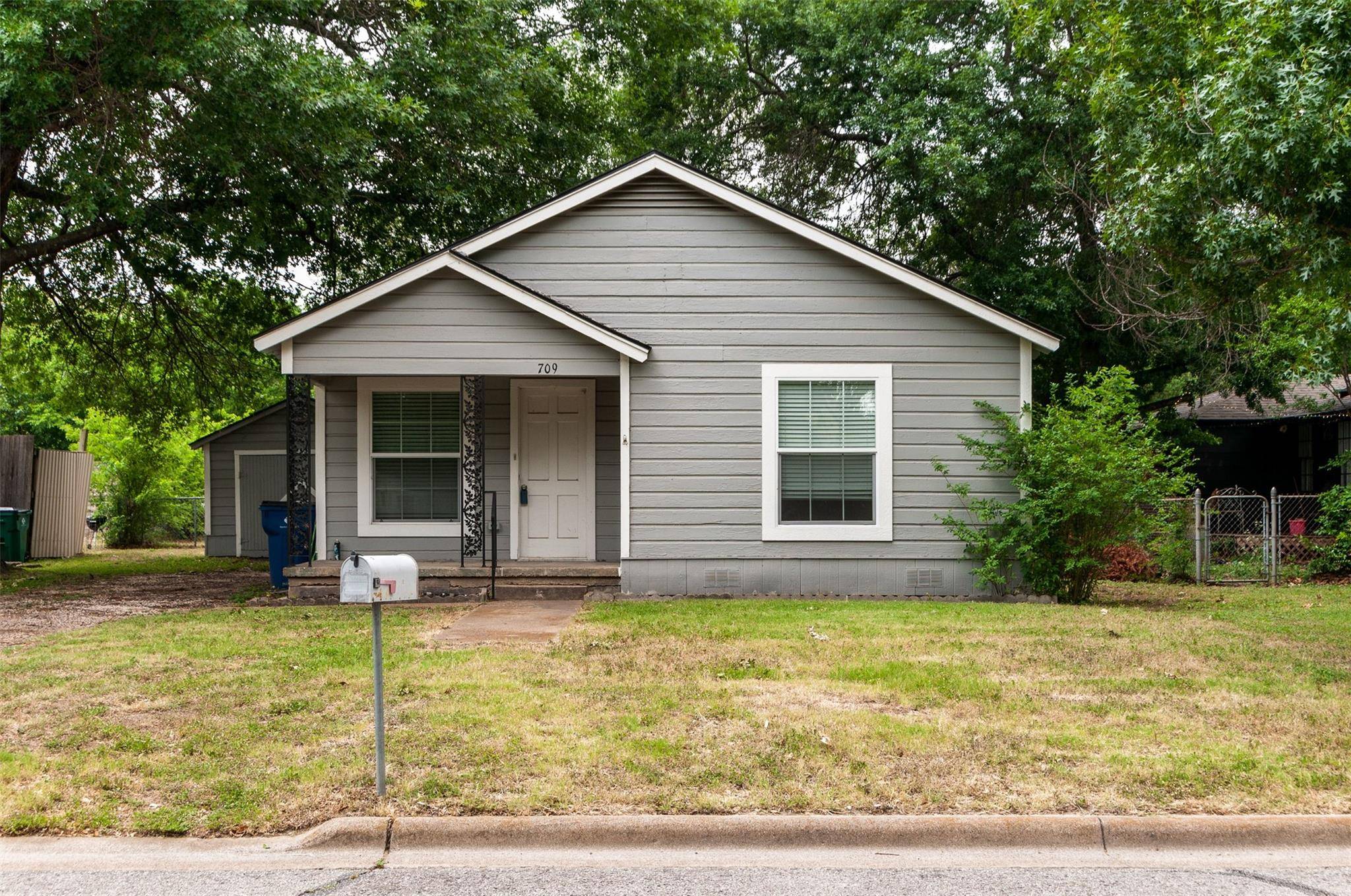 Waxahachie, TX 75165,709 Williams Street