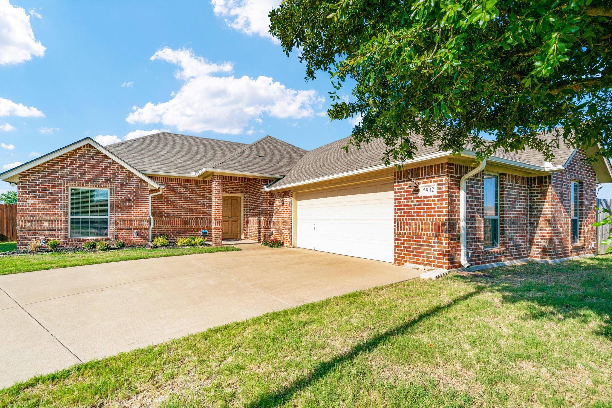 Watauga, TX 76148,5932 Ridgecrest Drive