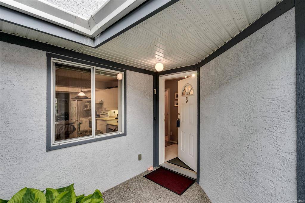 Sidney, BC V8L 3B2,9904 Third St #3