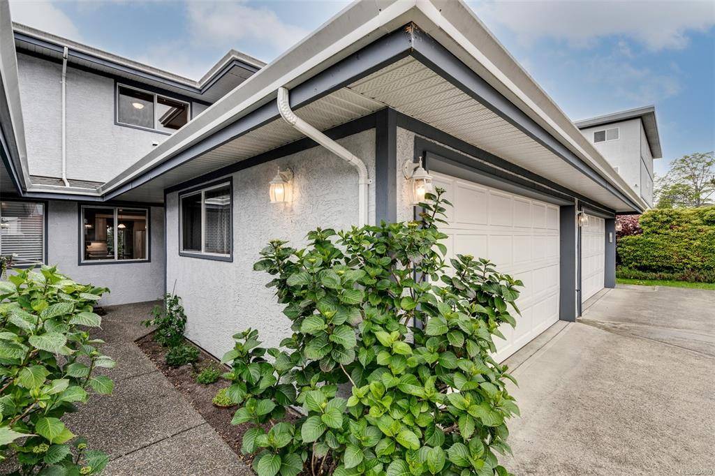 Sidney, BC V8L 3B2,9904 Third St #3