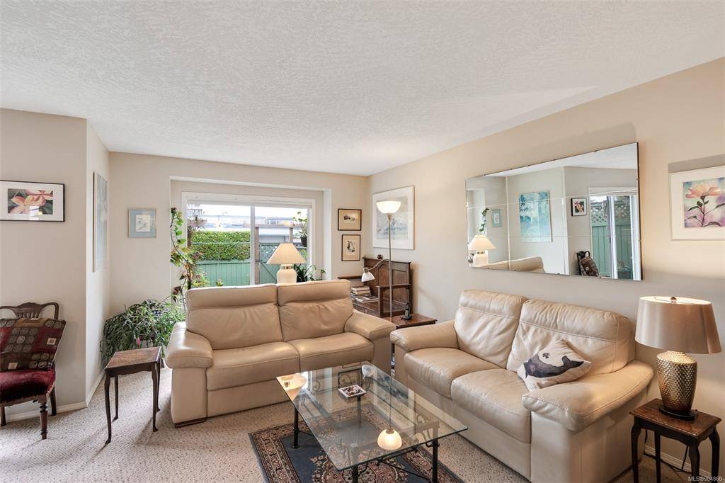 Sidney, BC V8L 3B2,9904 Third St #3