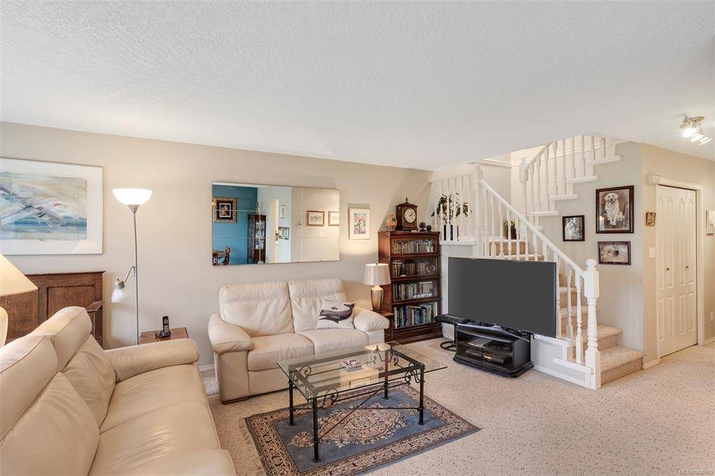 Sidney, BC V8L 3B2,9904 Third St #3