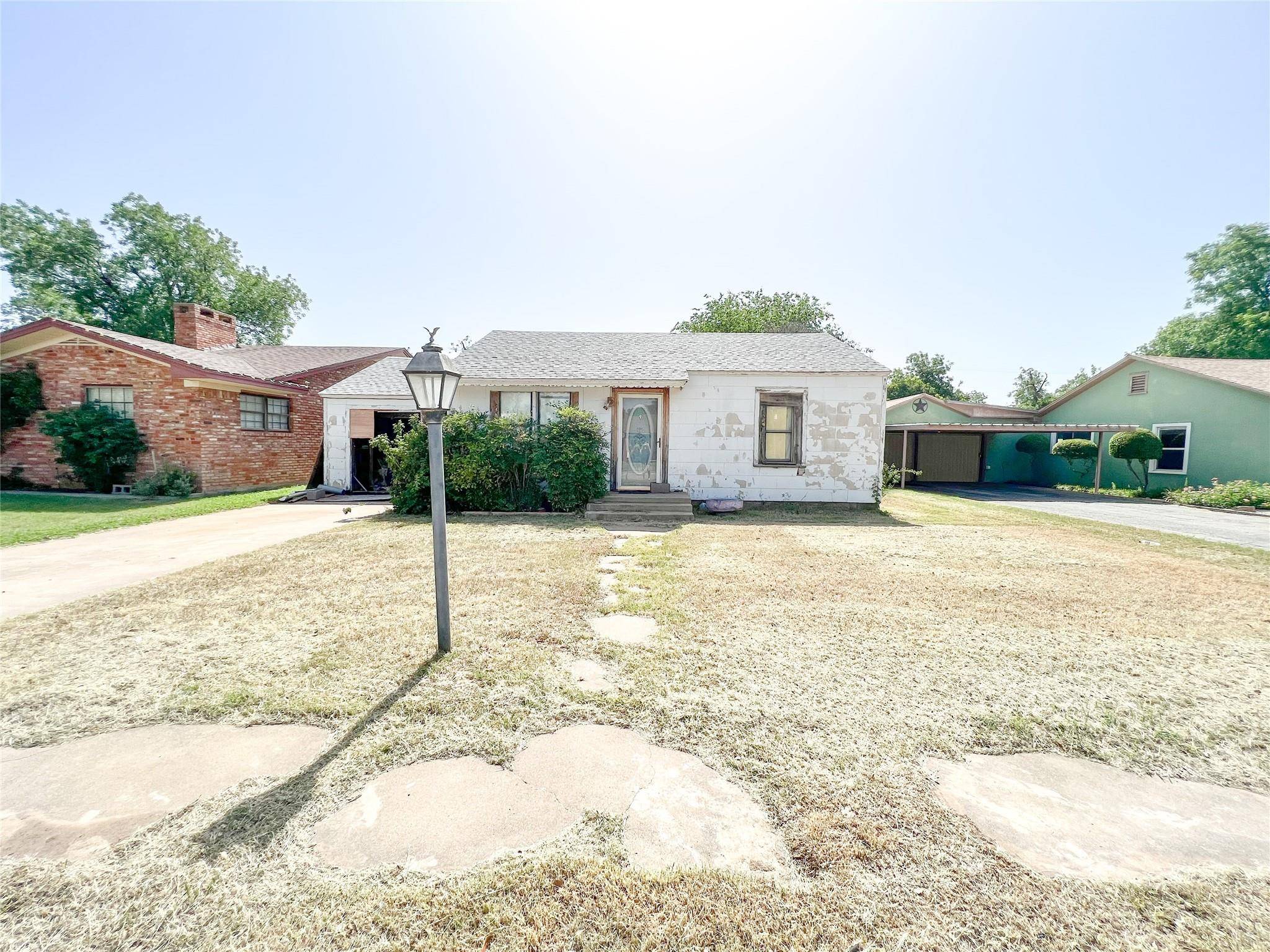 Seymour, TX 76380,506 N River Street