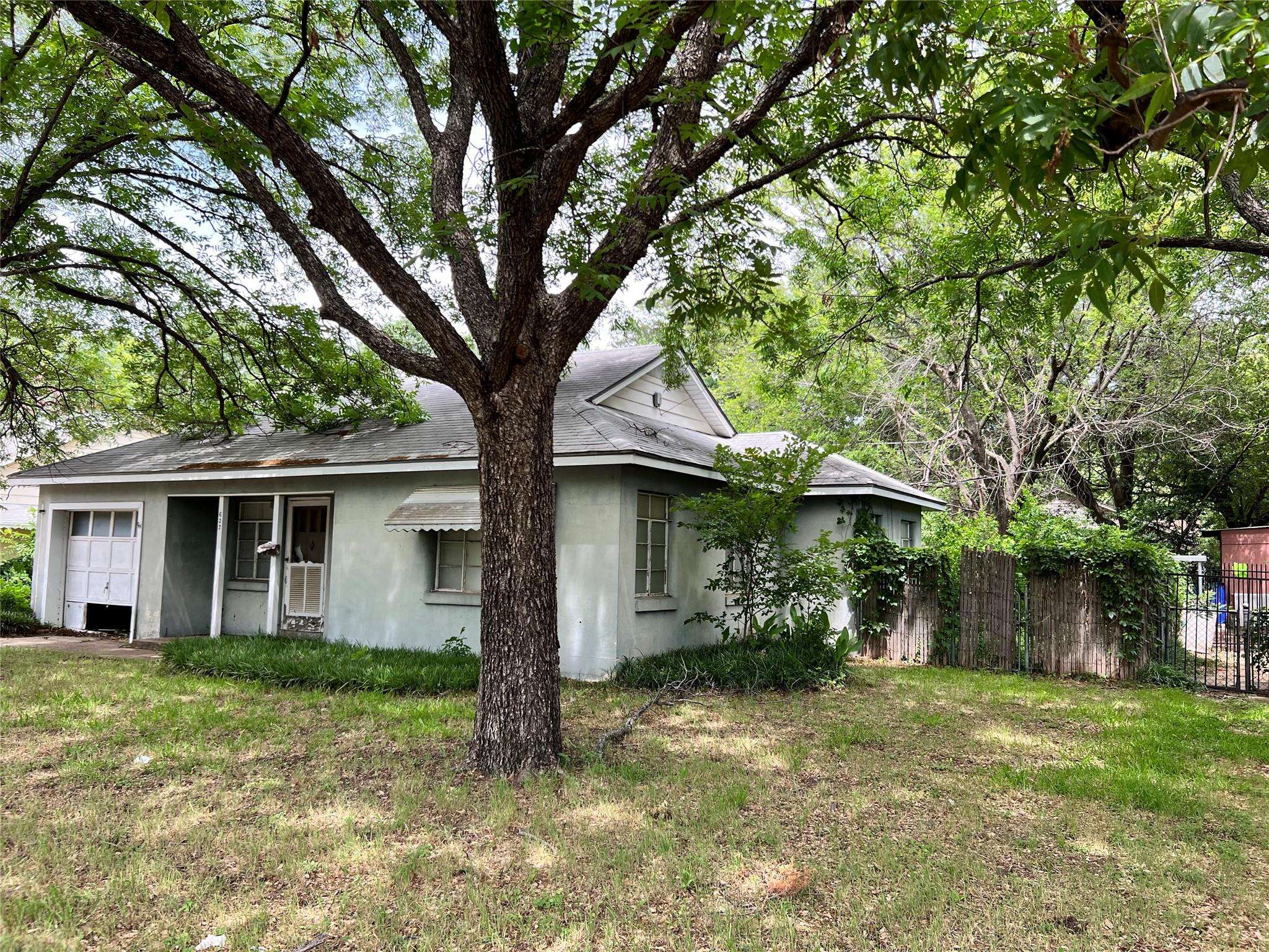 River Oaks, TX 76114,632 Schieme Street