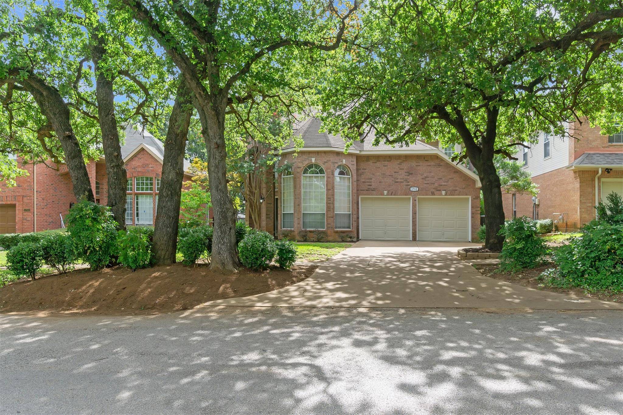 Grapevine, TX 76051,1712 Hood Lane