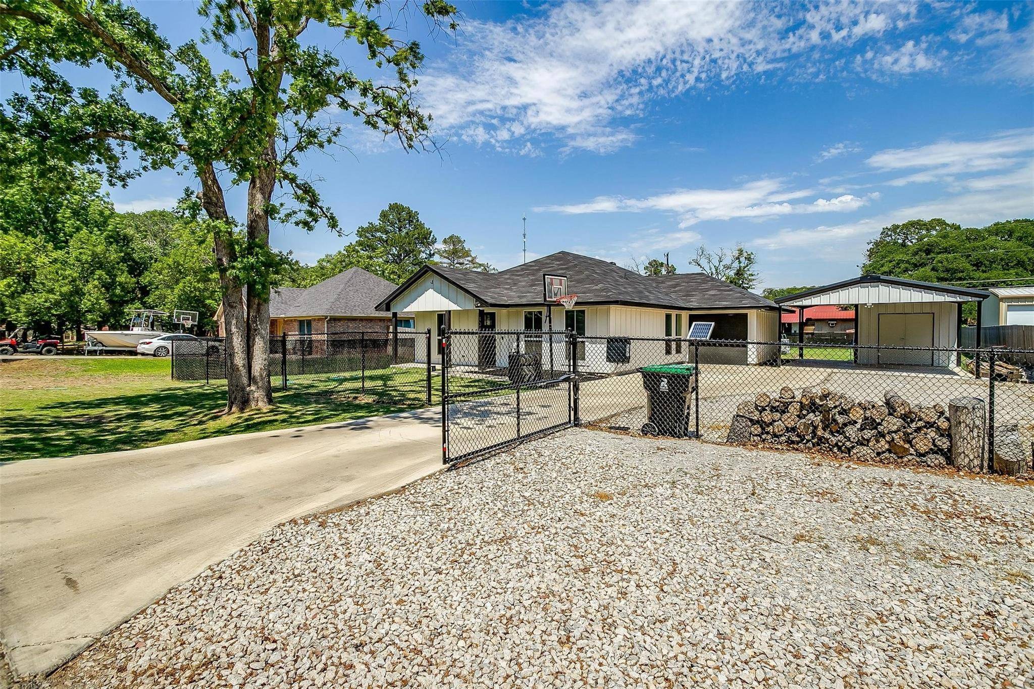 Azle, TX 76020,400 Maplewood Street