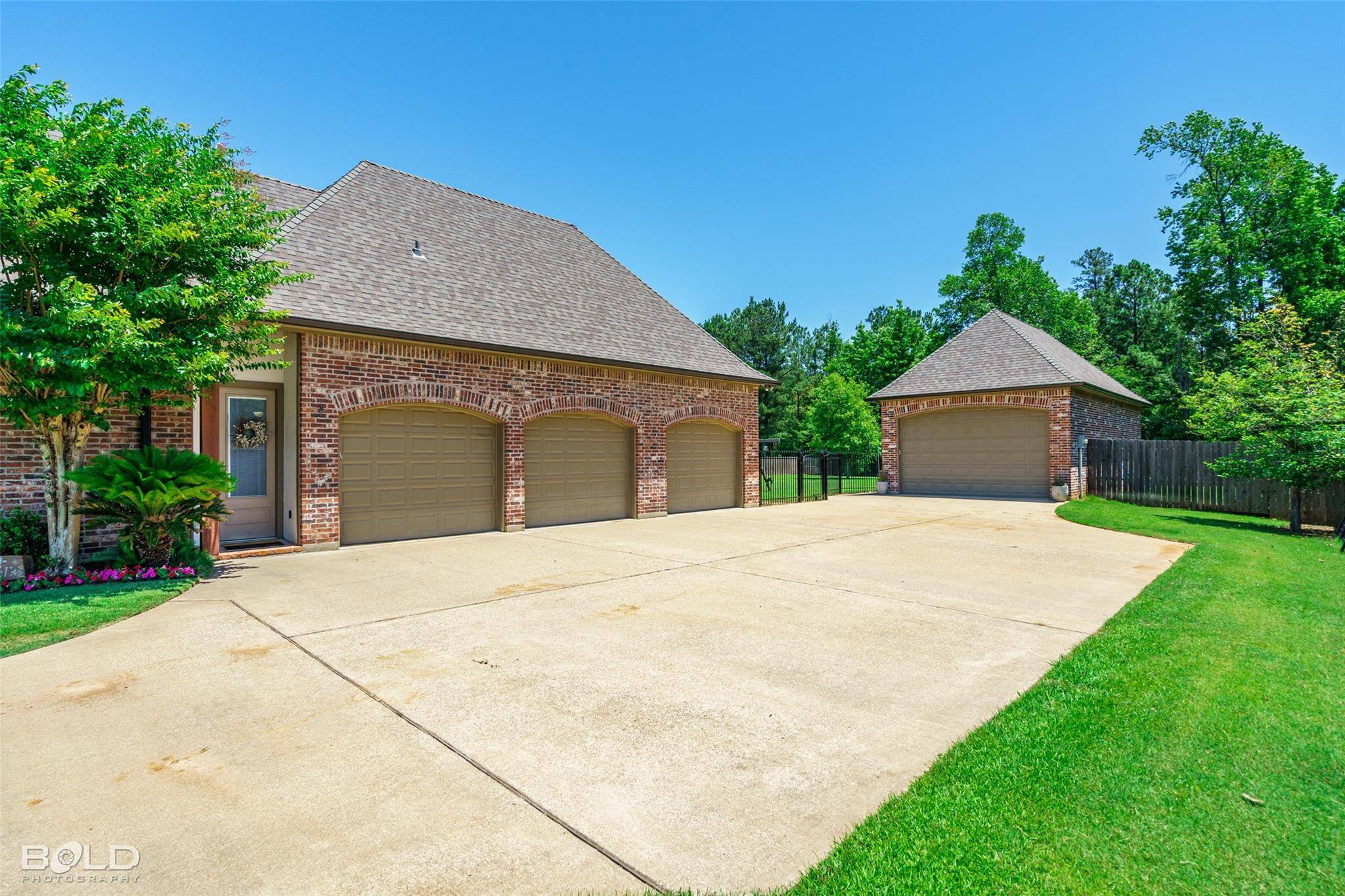 Benton, LA 71006,1202 Big Pine Key Lane