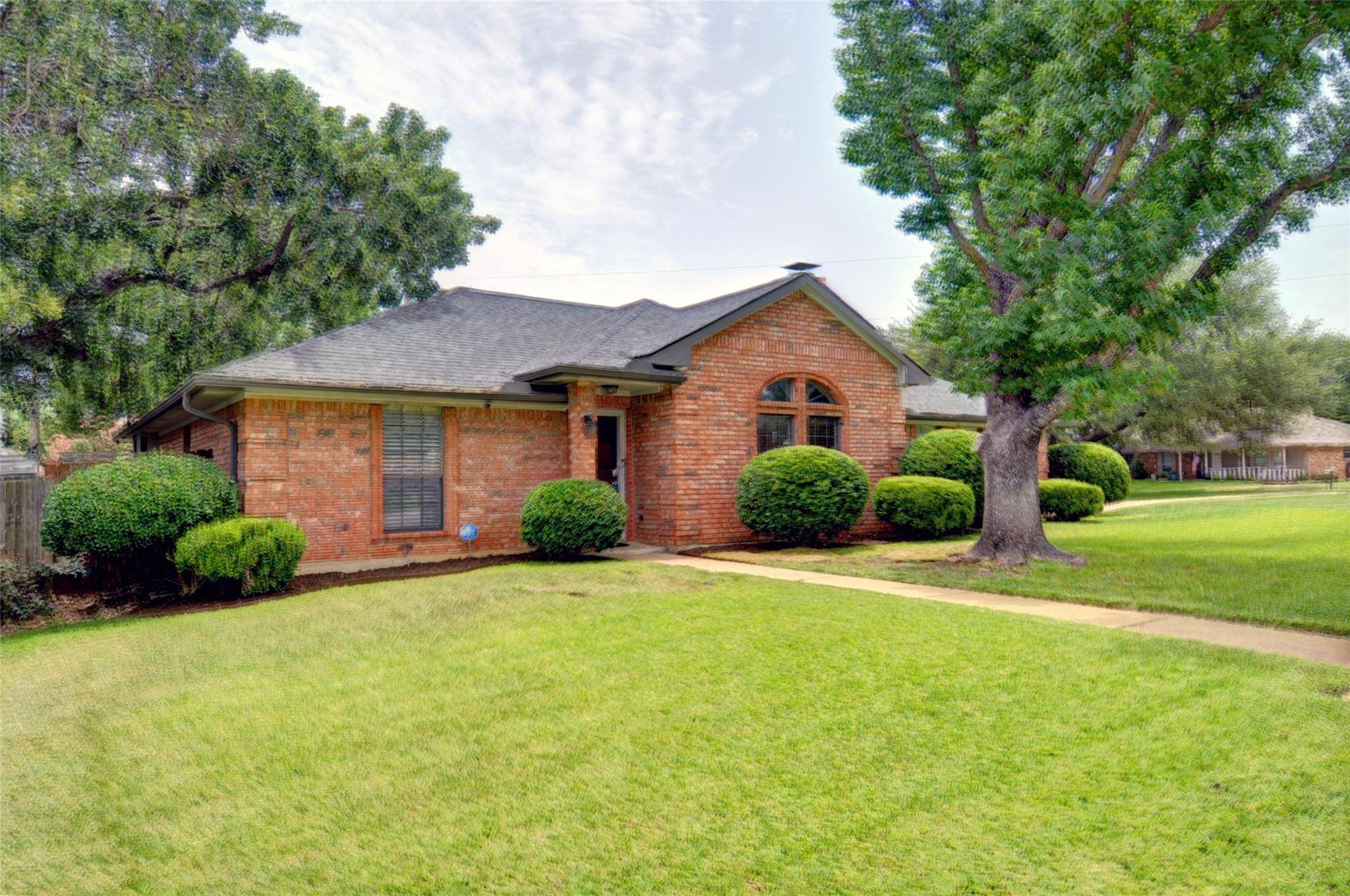 Arlington, TX 76016,3404 Fort Hunt Drive