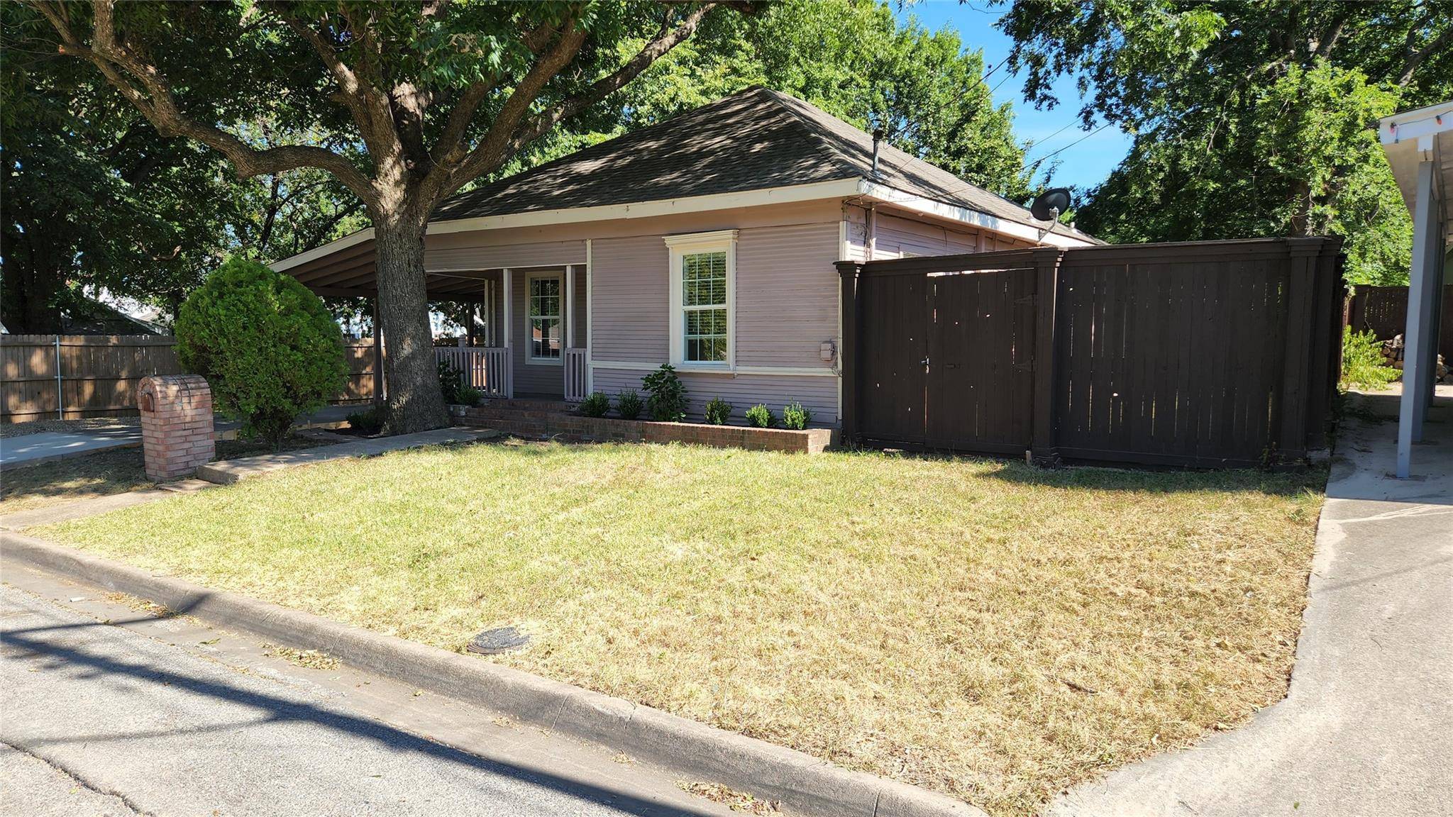 Mckinney, TX 75069,214 Short Street