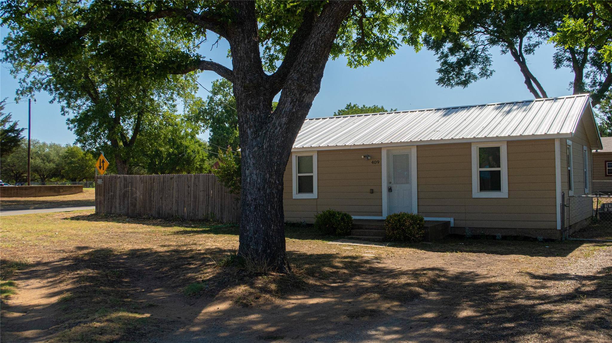 Joshua, TX 76058,409 College Street