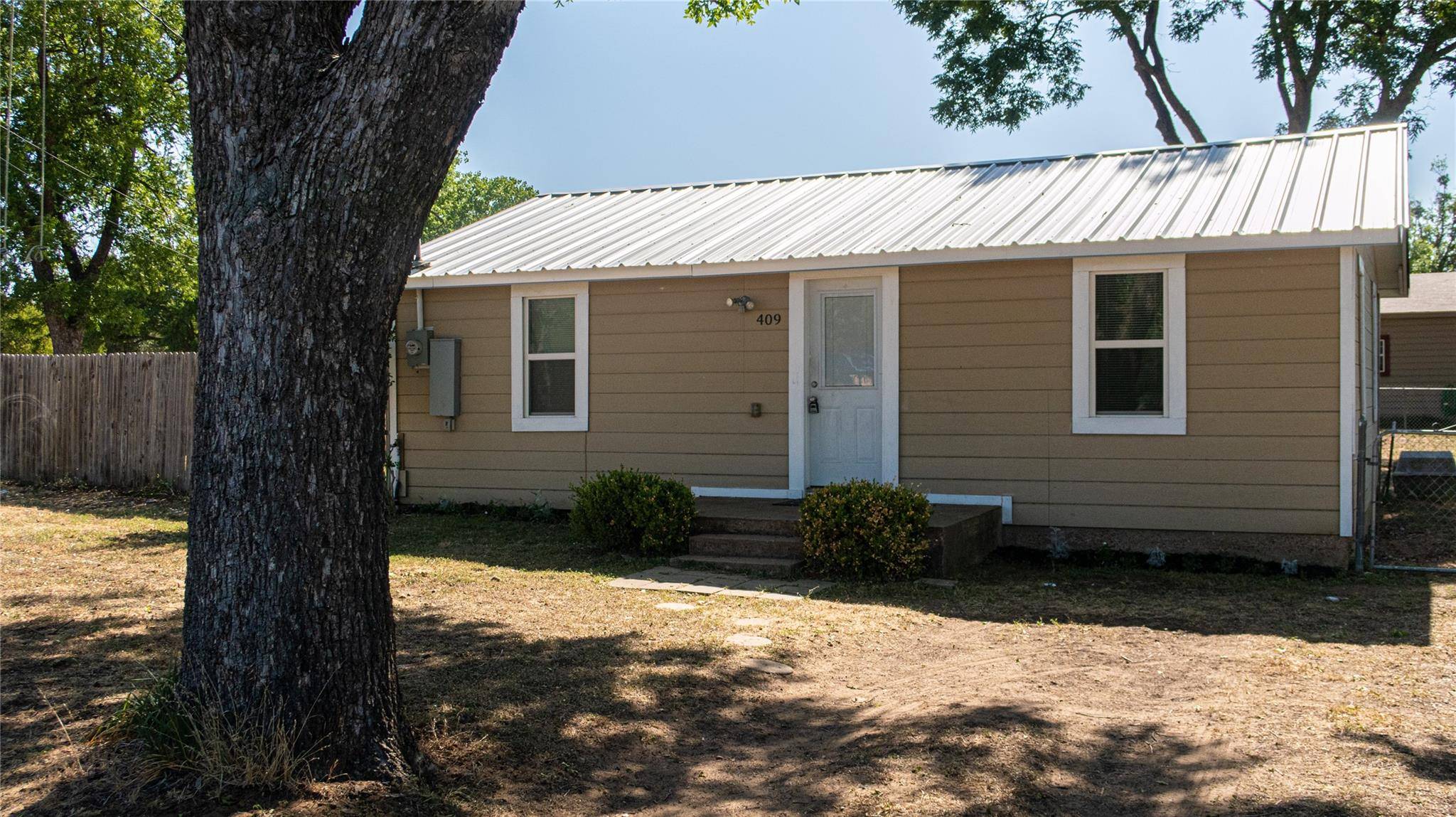 Joshua, TX 76058,409 College Street