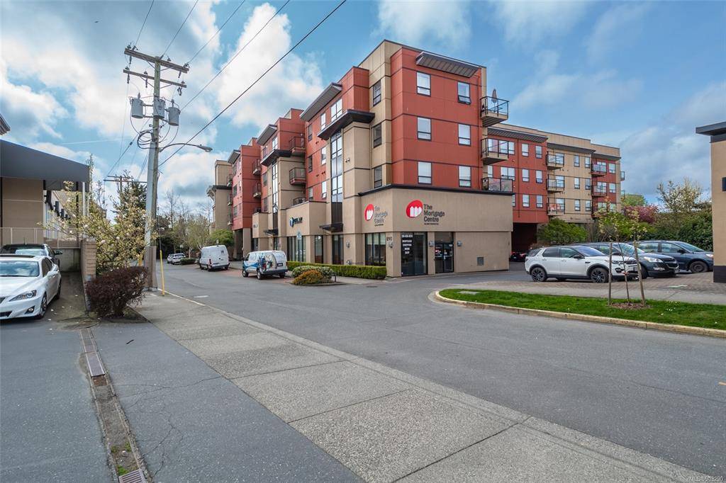 Saanich, BC V8X 2V5,870 Short St #508