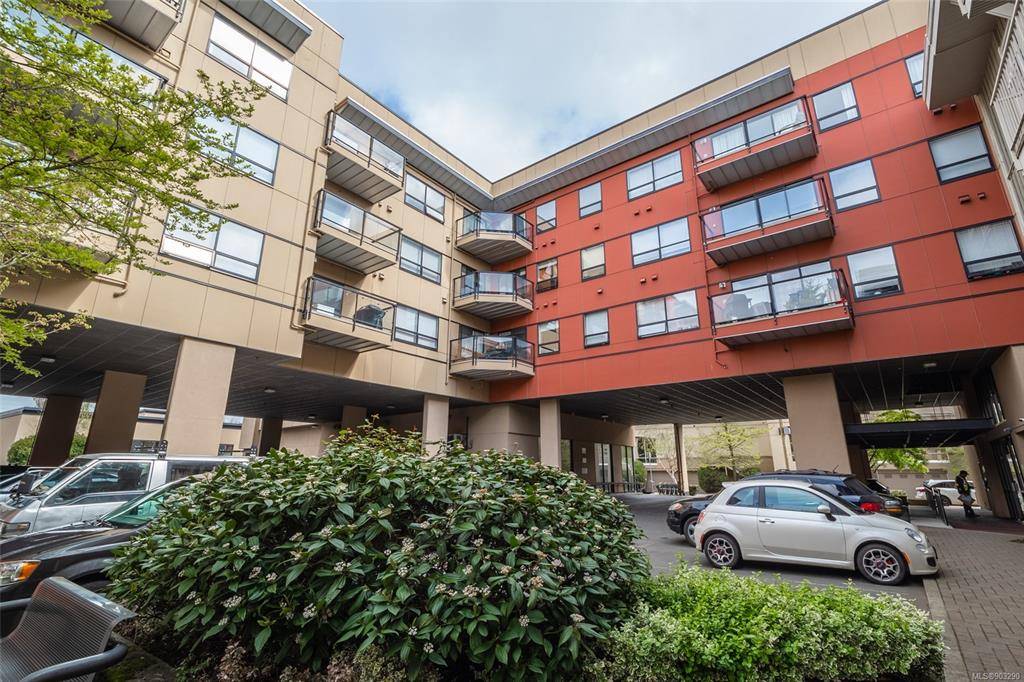 Saanich, BC V8X 2V5,870 Short St #508
