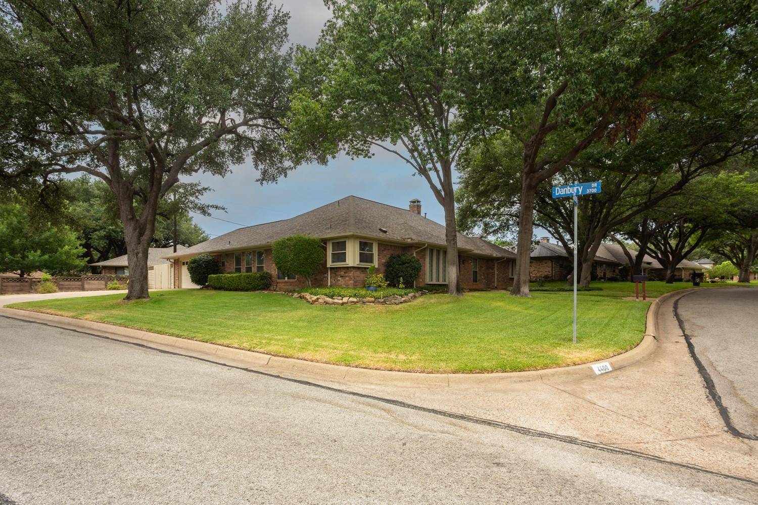 Arlington, TX 76016,4400 Alameda Court