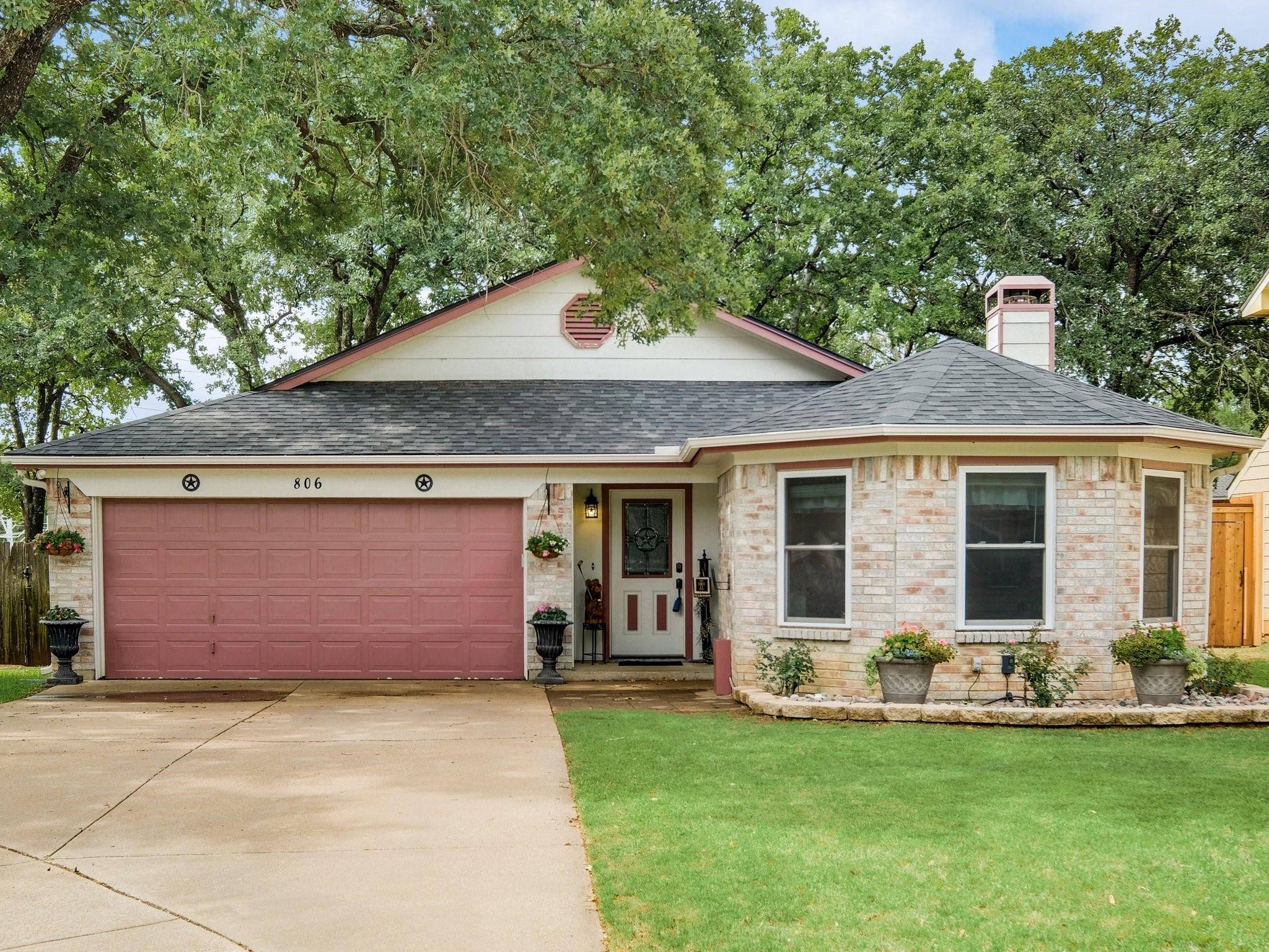 Arlington, TX 76013,806 Love Wood Lane