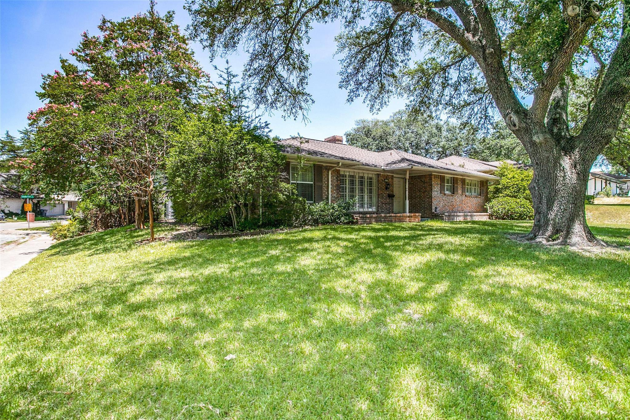 Dallas, TX 75238,10721 Meadowcliff Lane