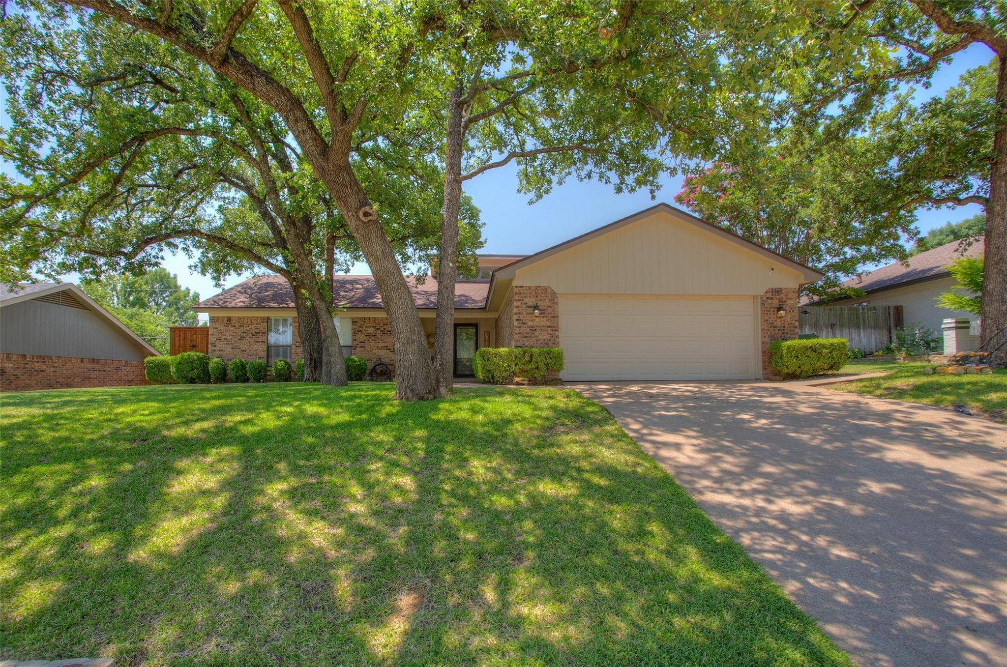 Hurst, TX 76054,209 Heneretta Drive