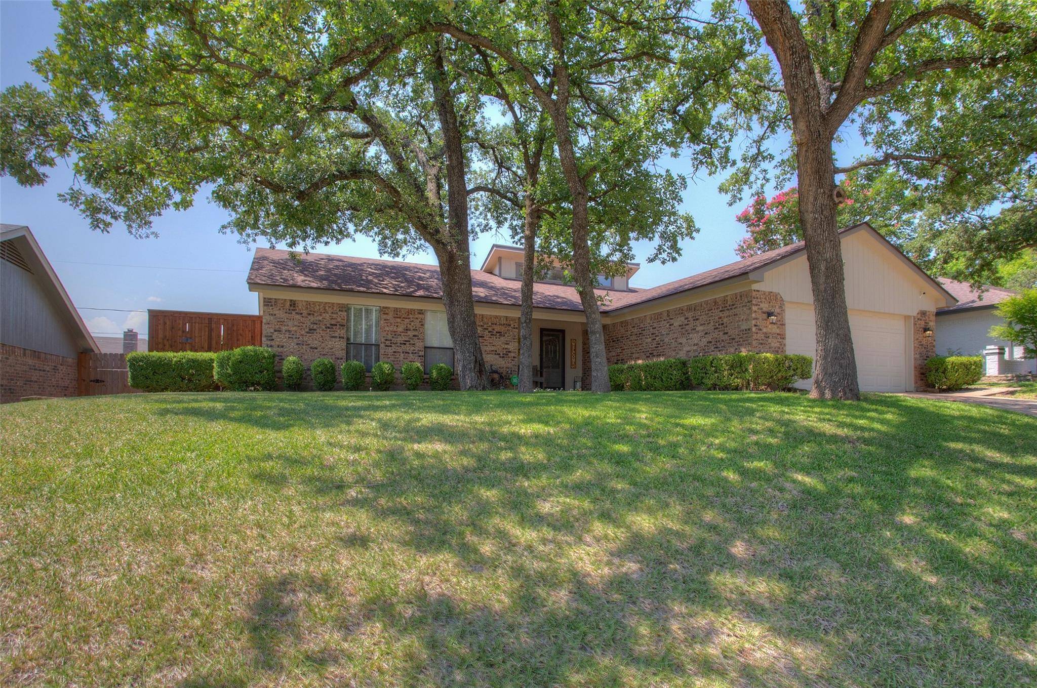 Hurst, TX 76054,209 Heneretta Drive