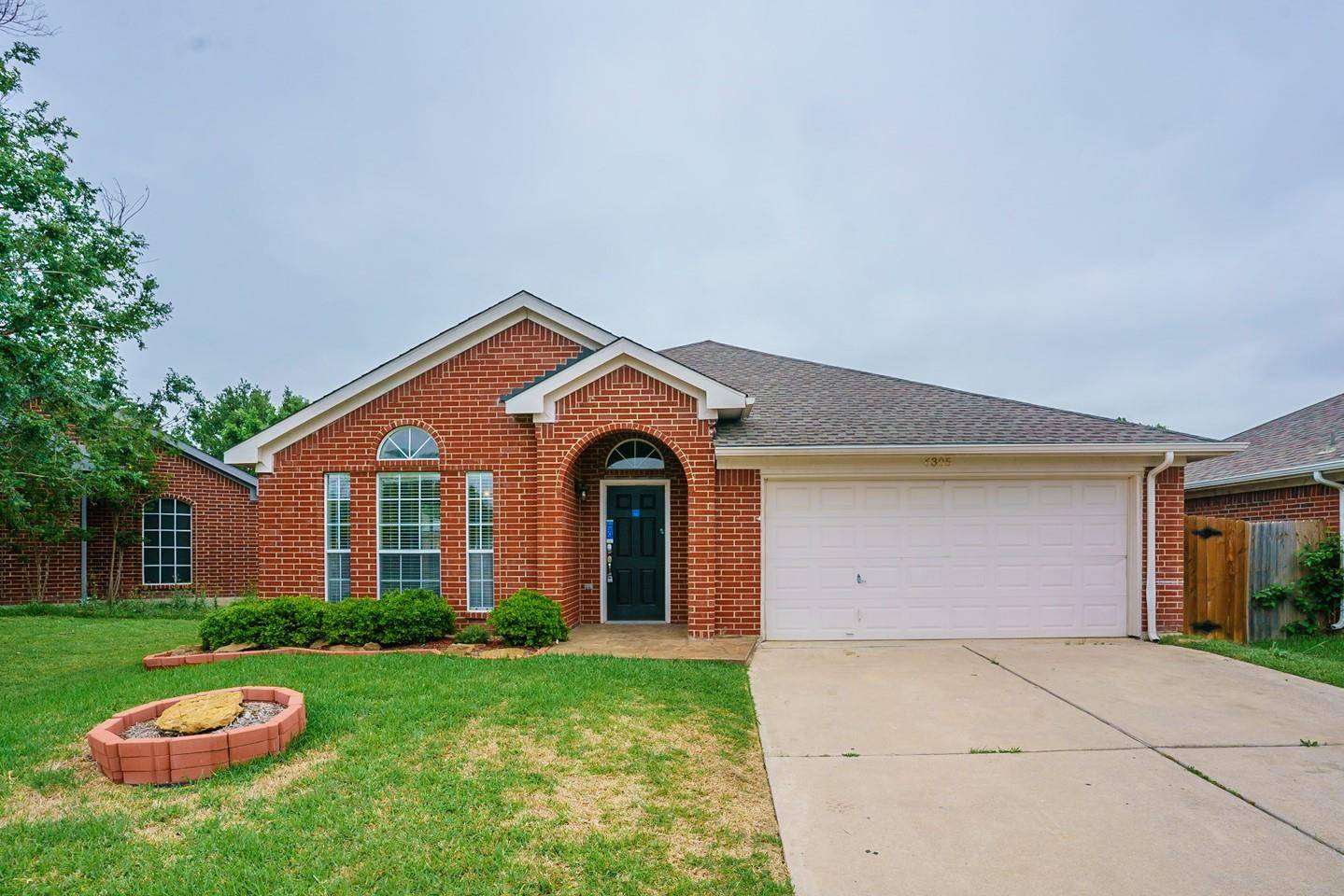 Arlington, TX 76001,6305 Stoneford Court