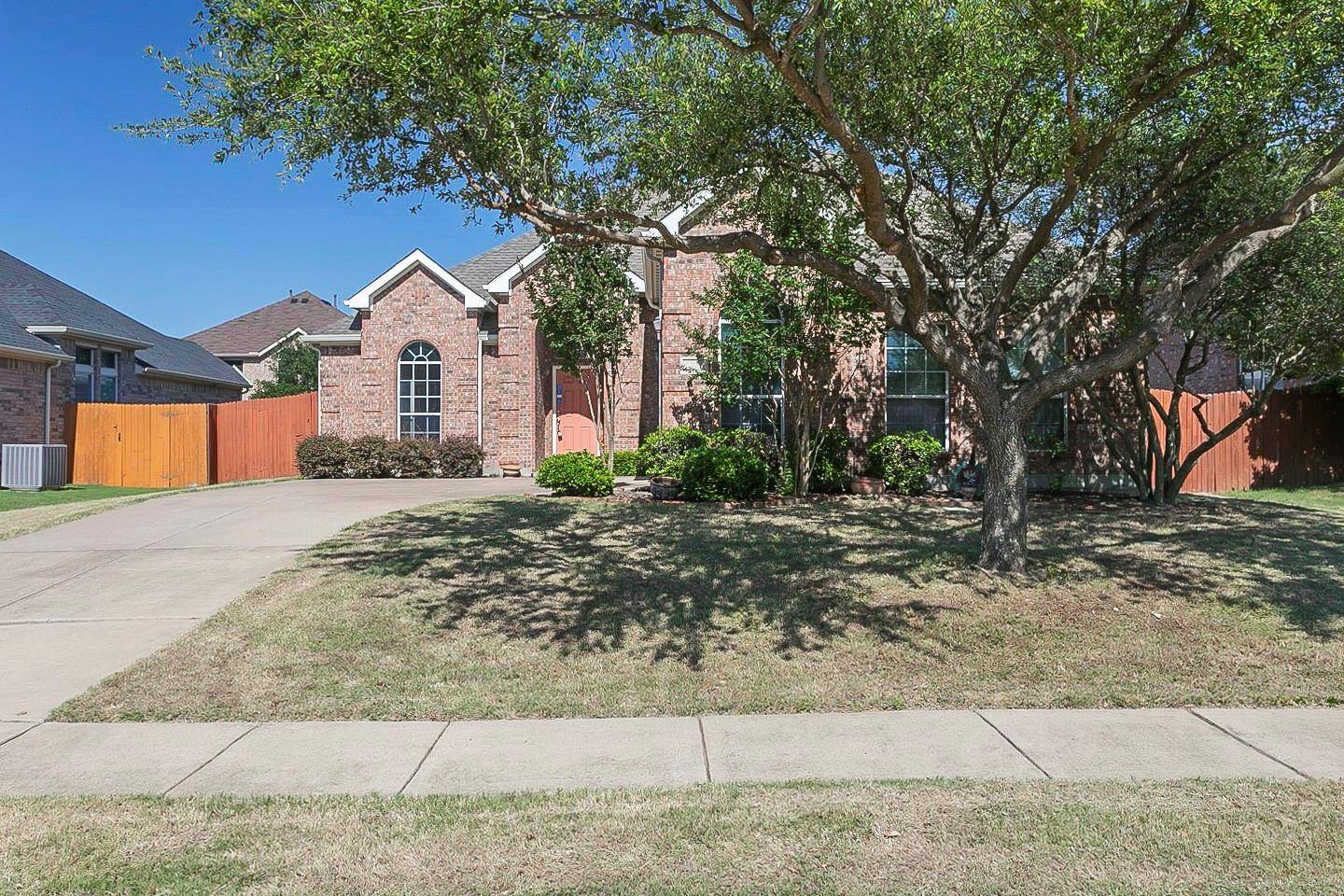 Grand Prairie, TX 75050,2728 Meadow Lake Drive