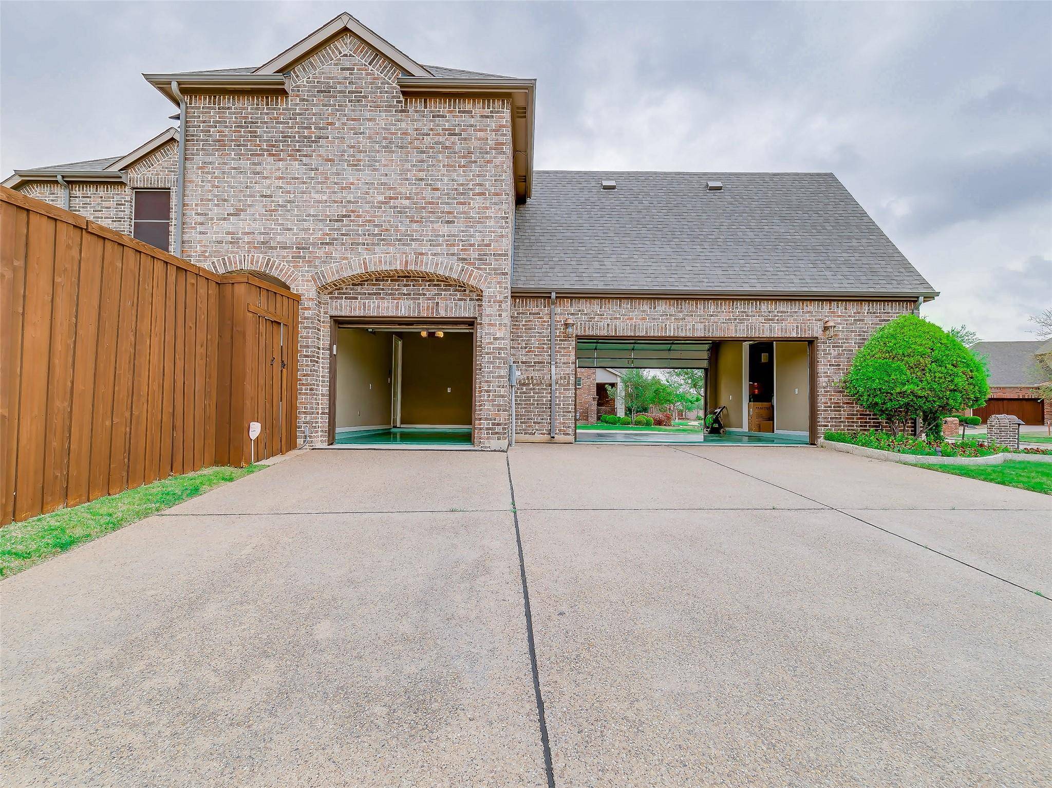 Arlington, TX 76012,1811 Las Luna Lane