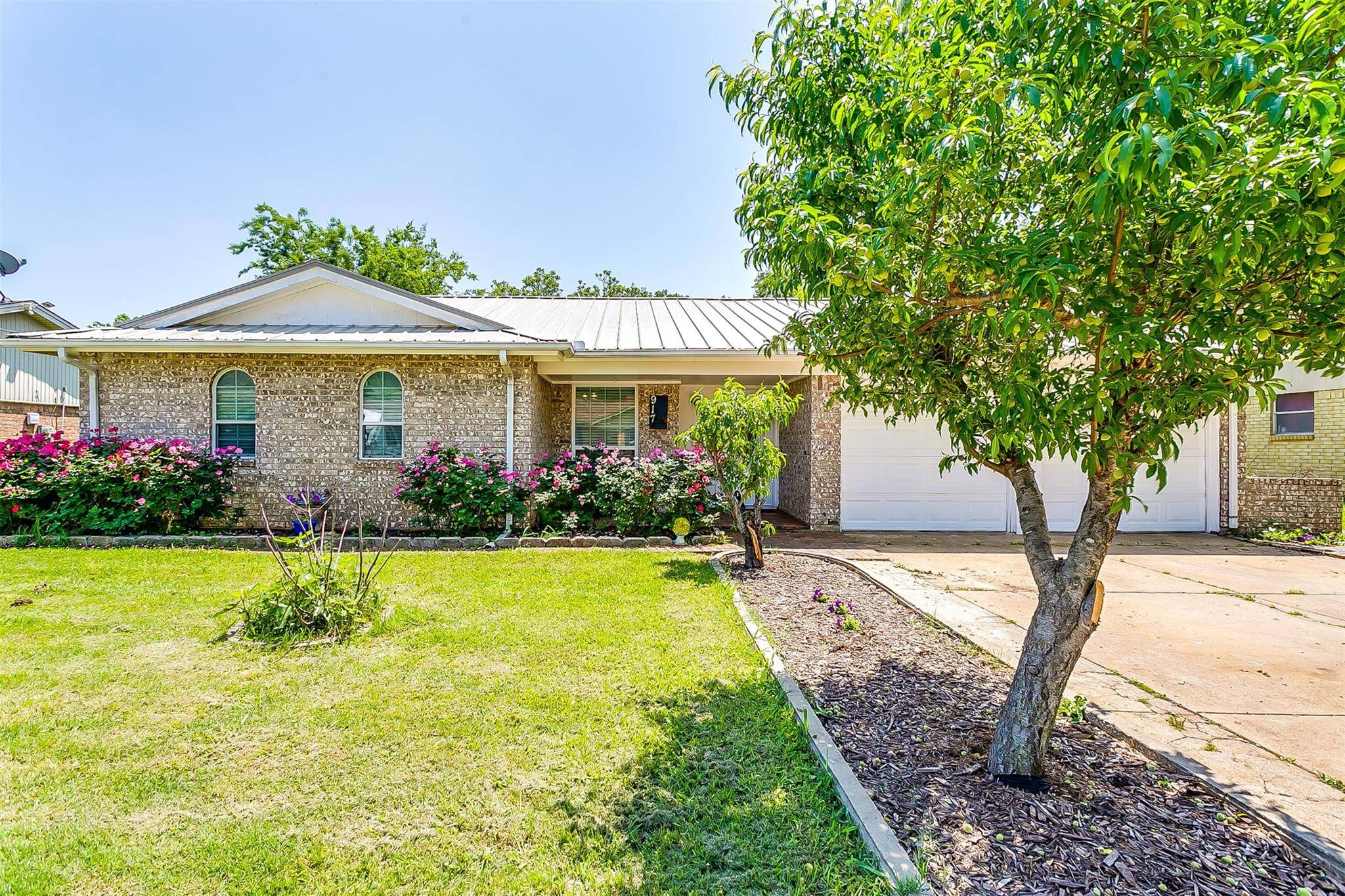 Crowley, TX 76036,917 Pecan Street