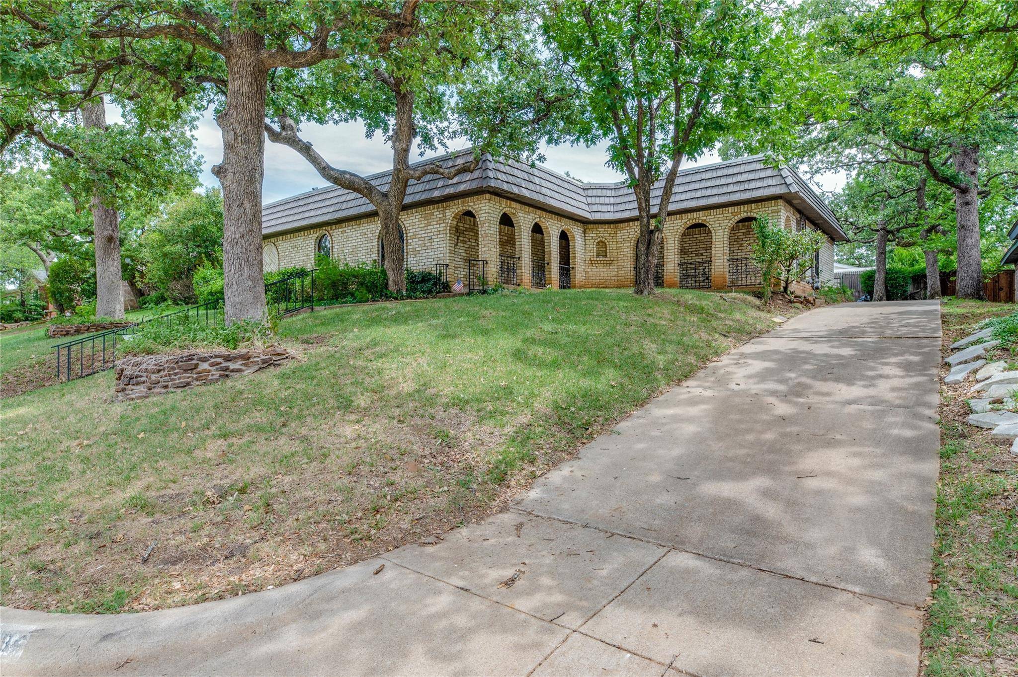 Hurst, TX 76054,1748 Westridge Drive