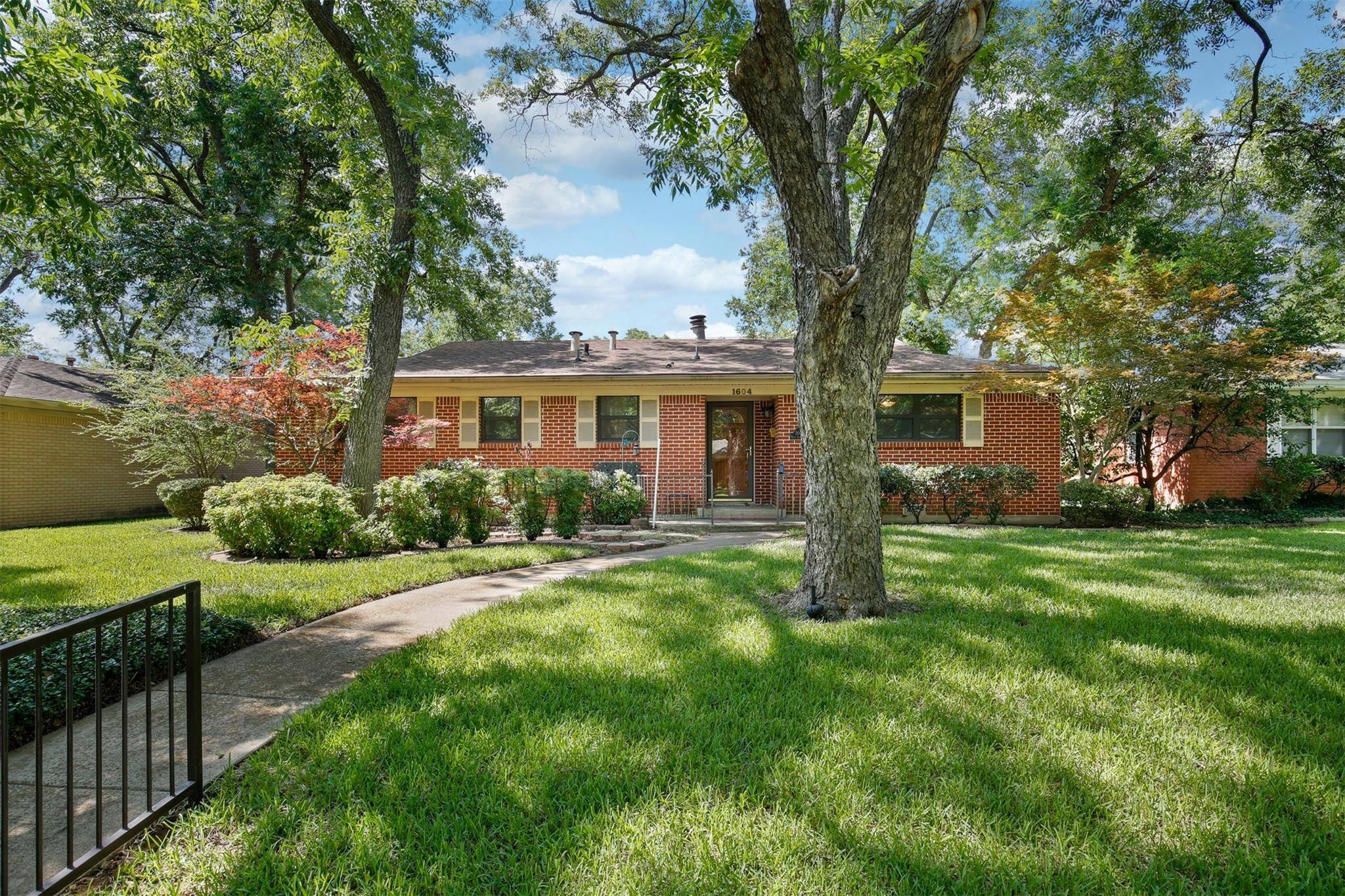 Arlington, TX 76013,1604 W Lovers Lane