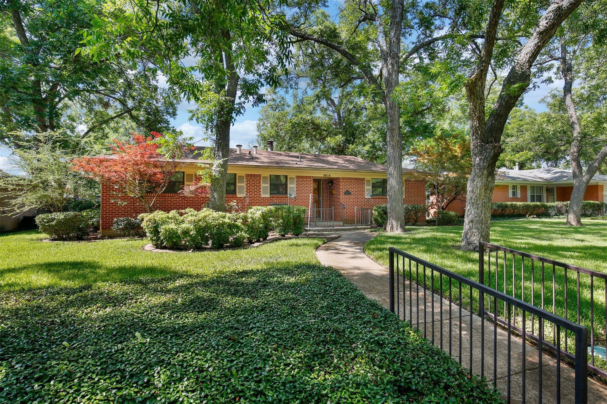 Arlington, TX 76013,1604 W Lovers Lane